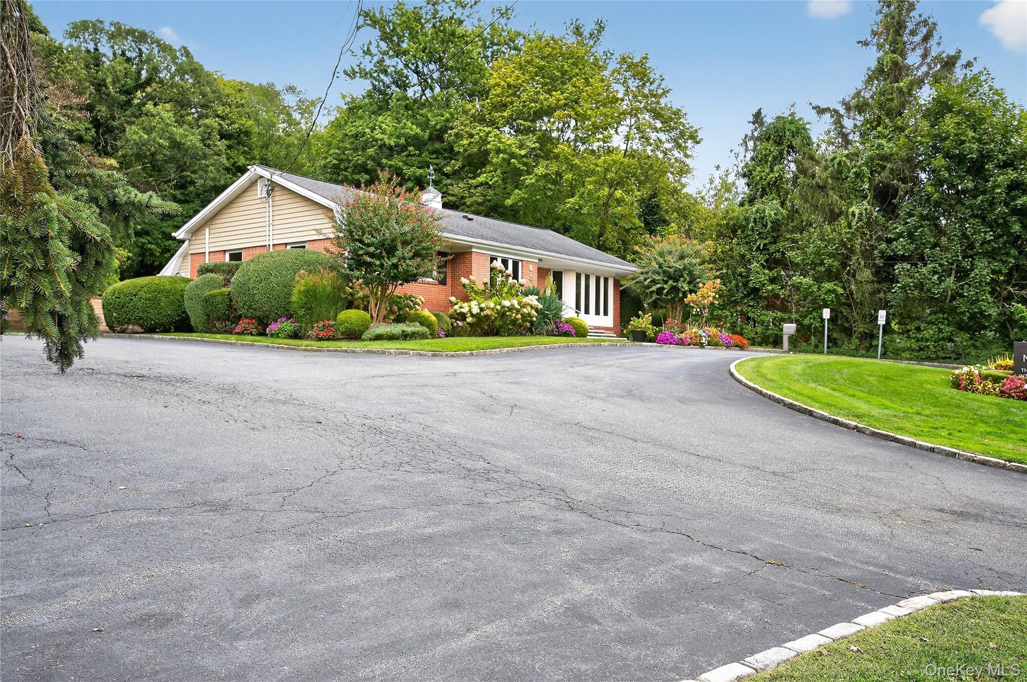 Single Family Park Suffolk County, NY 11743, MLS-918907-33