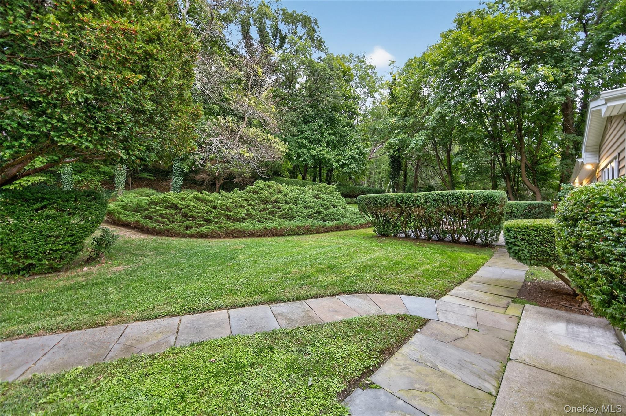 Single Family Park Suffolk County, NY 11743, MLS-918907-36