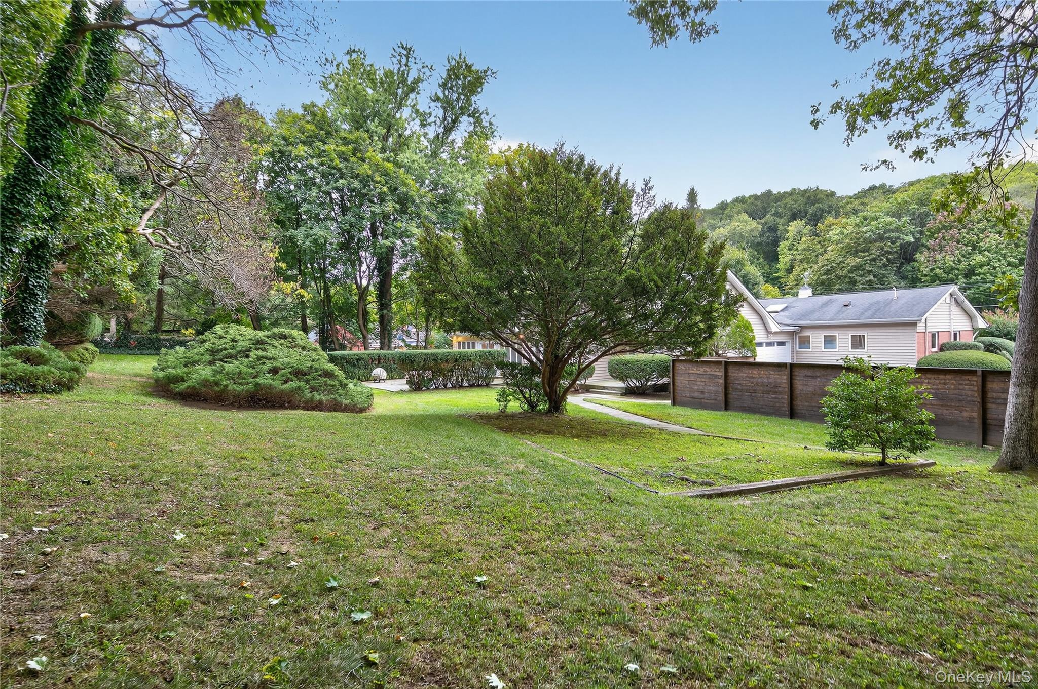 Single Family Park Suffolk County, NY 11743, MLS-918907-38