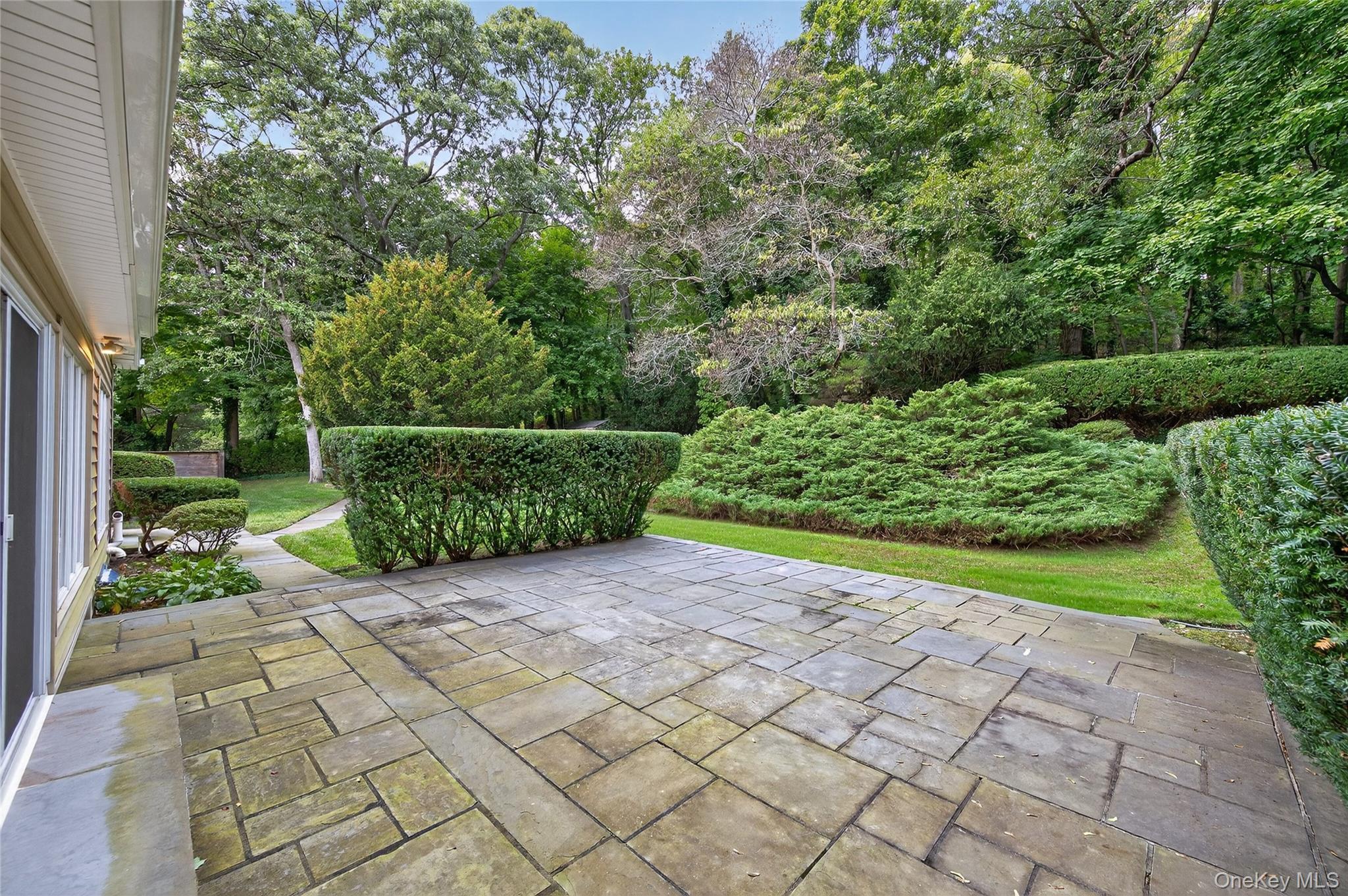 Single Family Park Suffolk County, NY 11743, MLS-918907-42