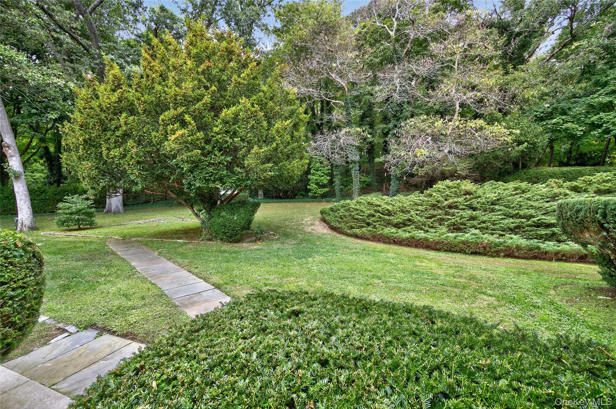 Single Family Park Suffolk County, NY 11743, MLS-918907-44