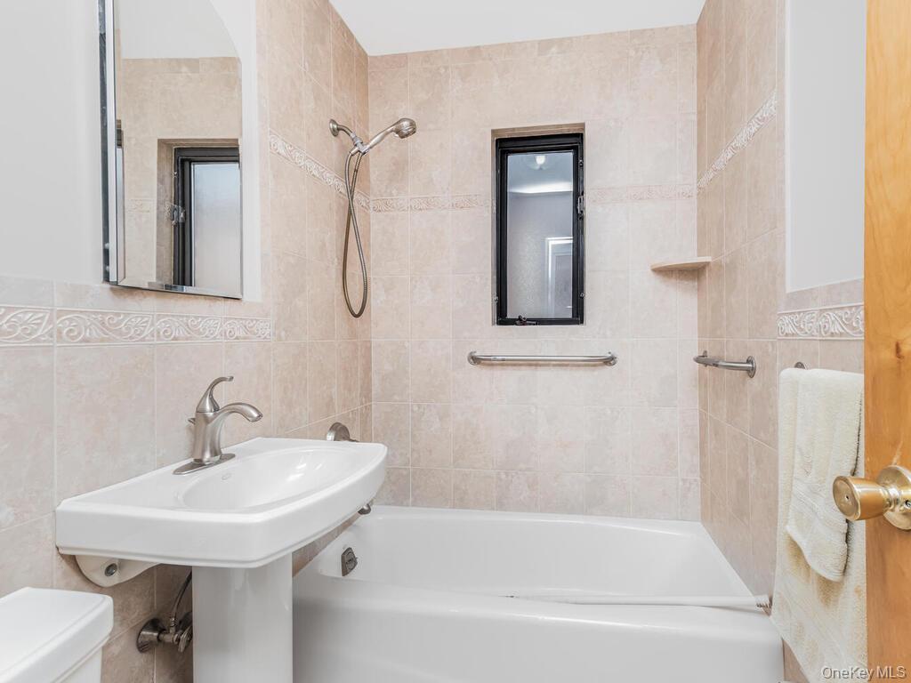 Single Family Williamsbridge Bronx, NY 10461, MLS-918911-15