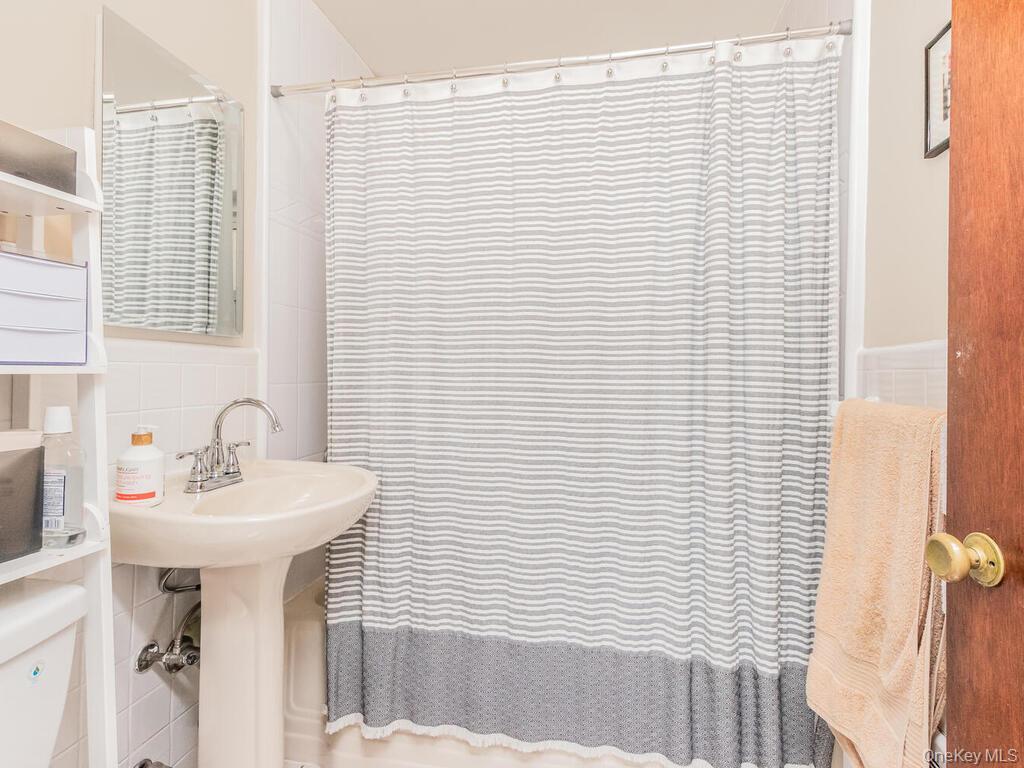 Single Family Williamsbridge Bronx, NY 10461, MLS-918911-8