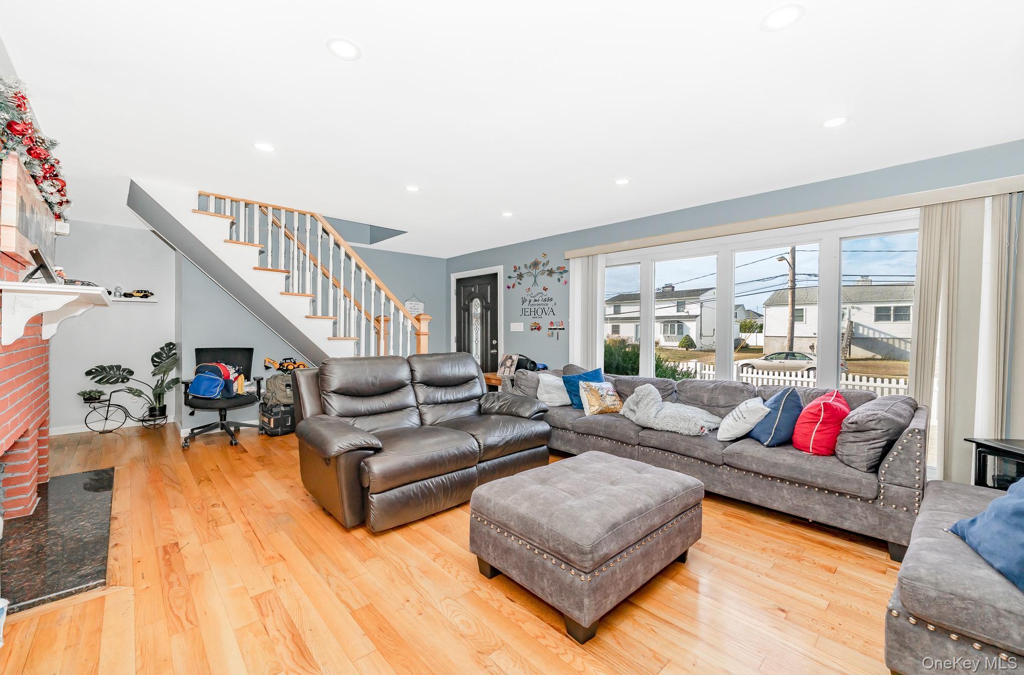 Single Family Overton  Nassau County, NY 11520, MLS-918940-4