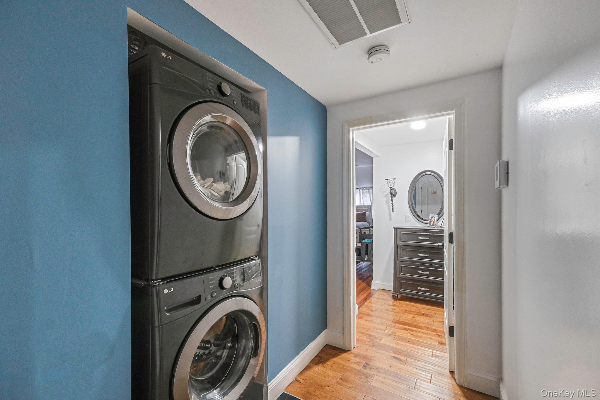 Single Family Bayside  Suffolk County, NY 11701, MLS-918945-20