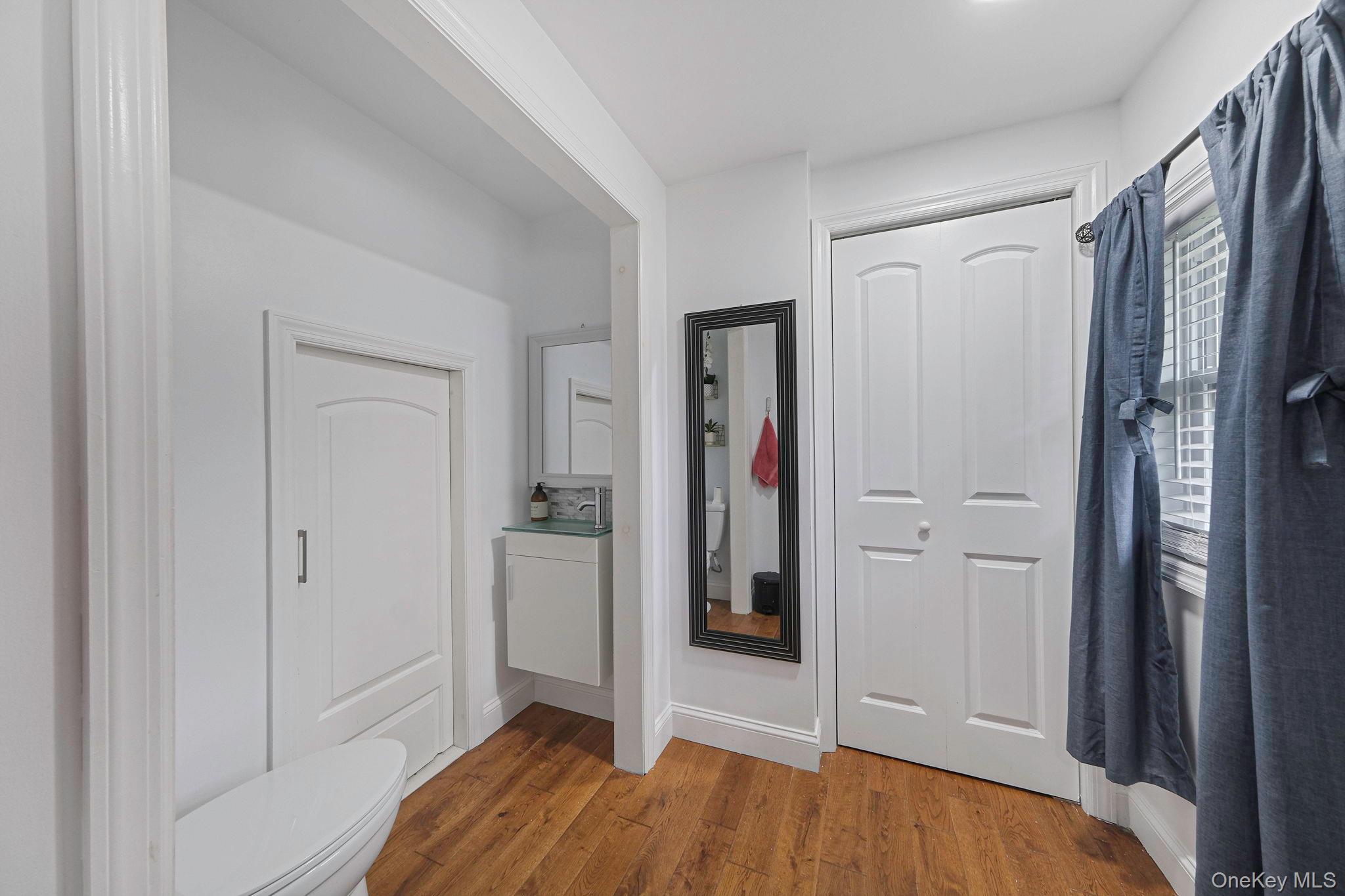 Single Family Bayside  Suffolk County, NY 11701, MLS-918945-24