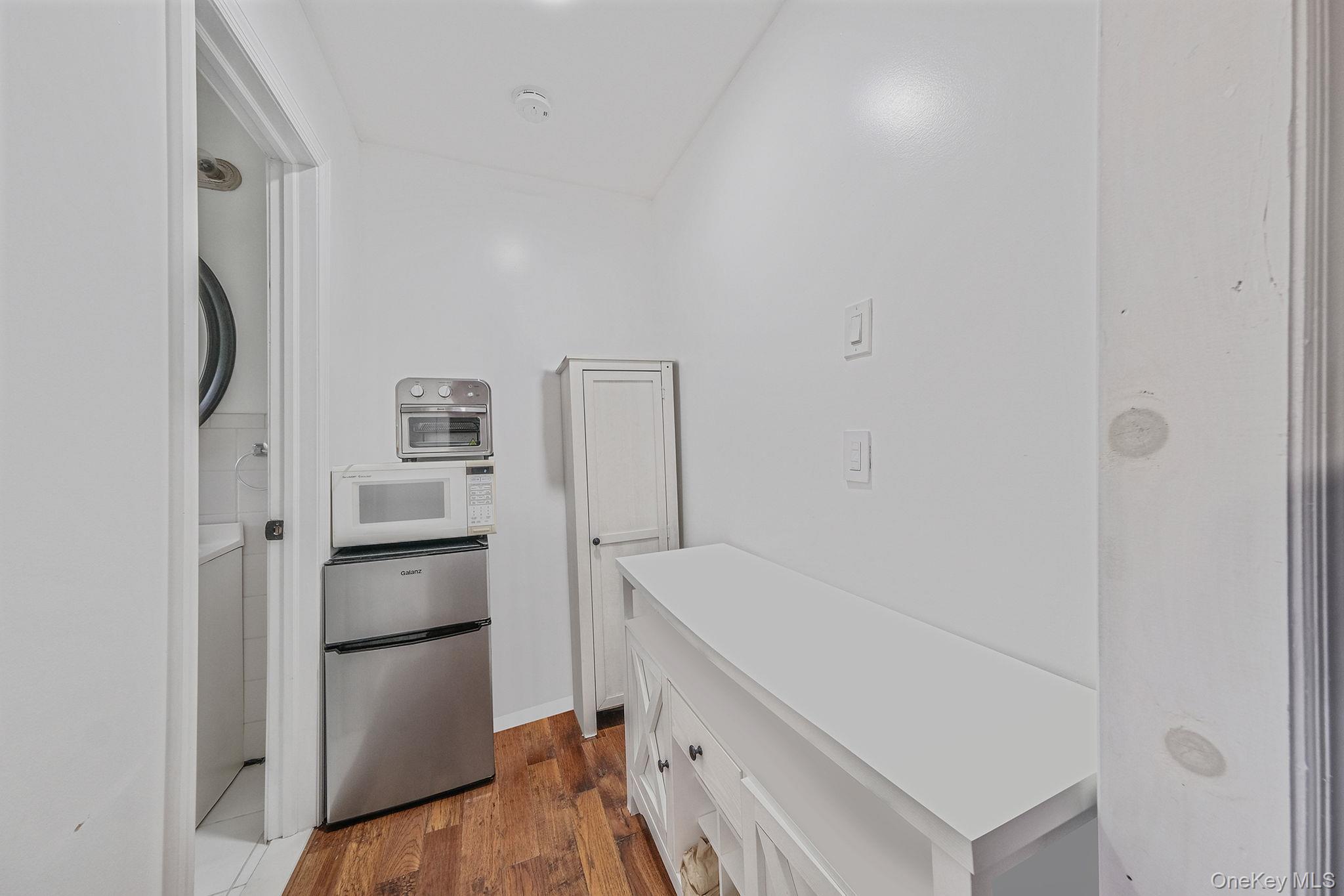 Single Family Bayside  Suffolk County, NY 11701, MLS-918945-26