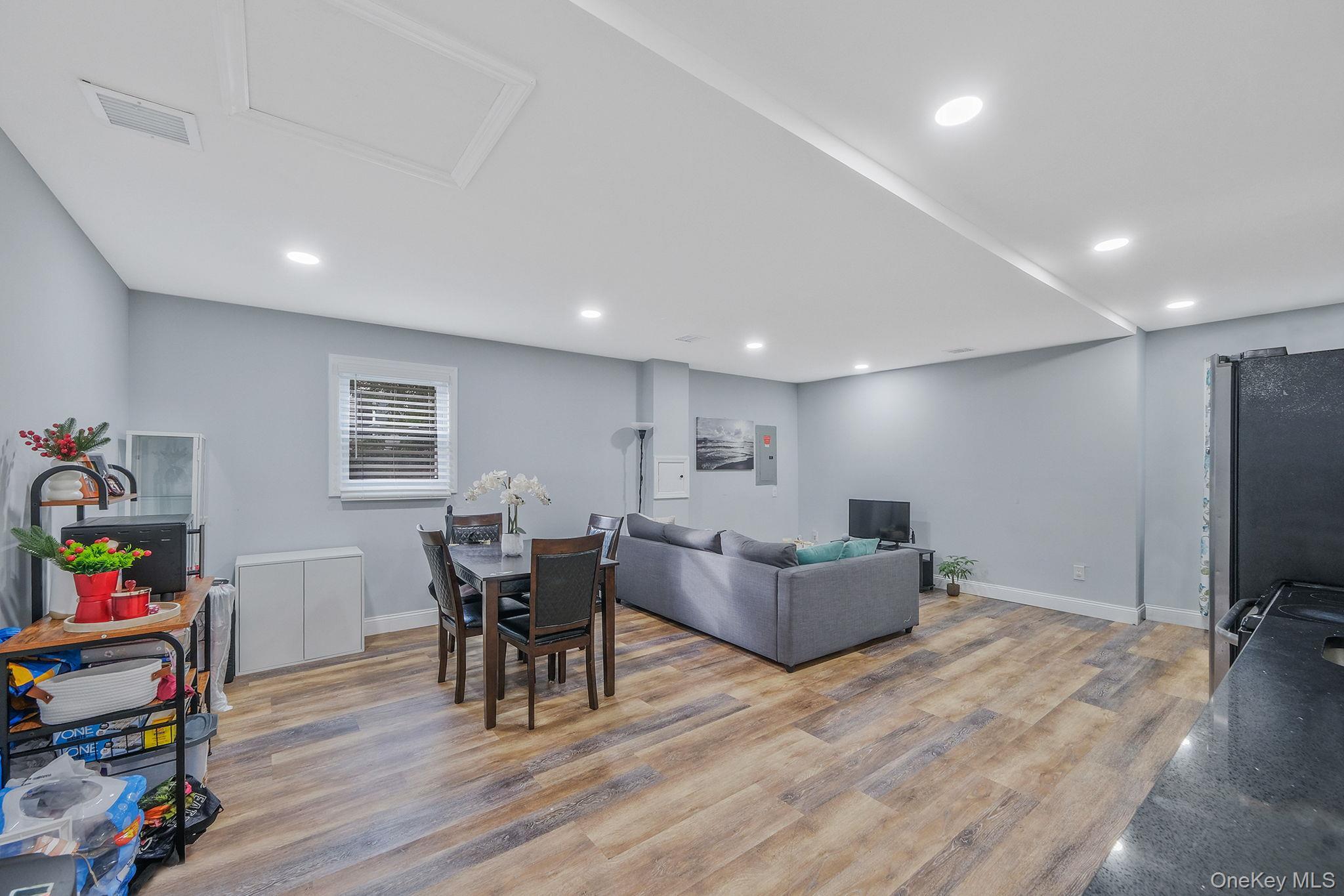 Single Family Bayside  Suffolk County, NY 11701, MLS-918945-31