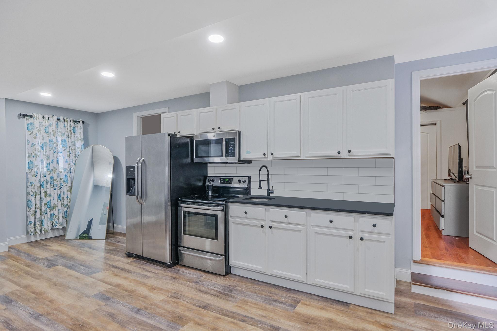 Single Family Bayside  Suffolk County, NY 11701, MLS-918945-32