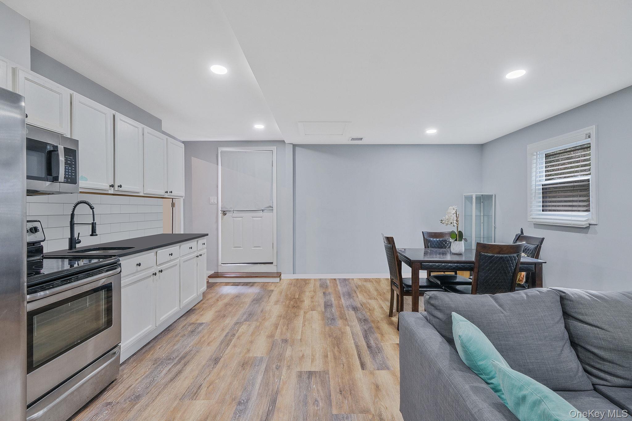 Single Family Bayside  Suffolk County, NY 11701, MLS-918945-34