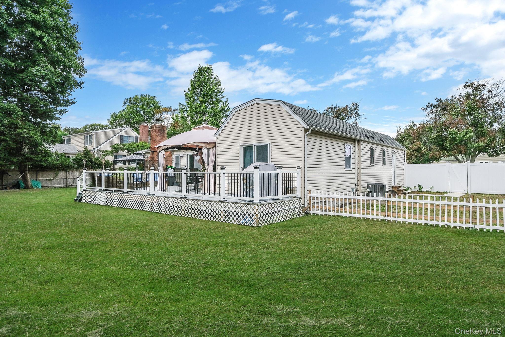 Single Family Bayside  Suffolk County, NY 11701, MLS-918945-38