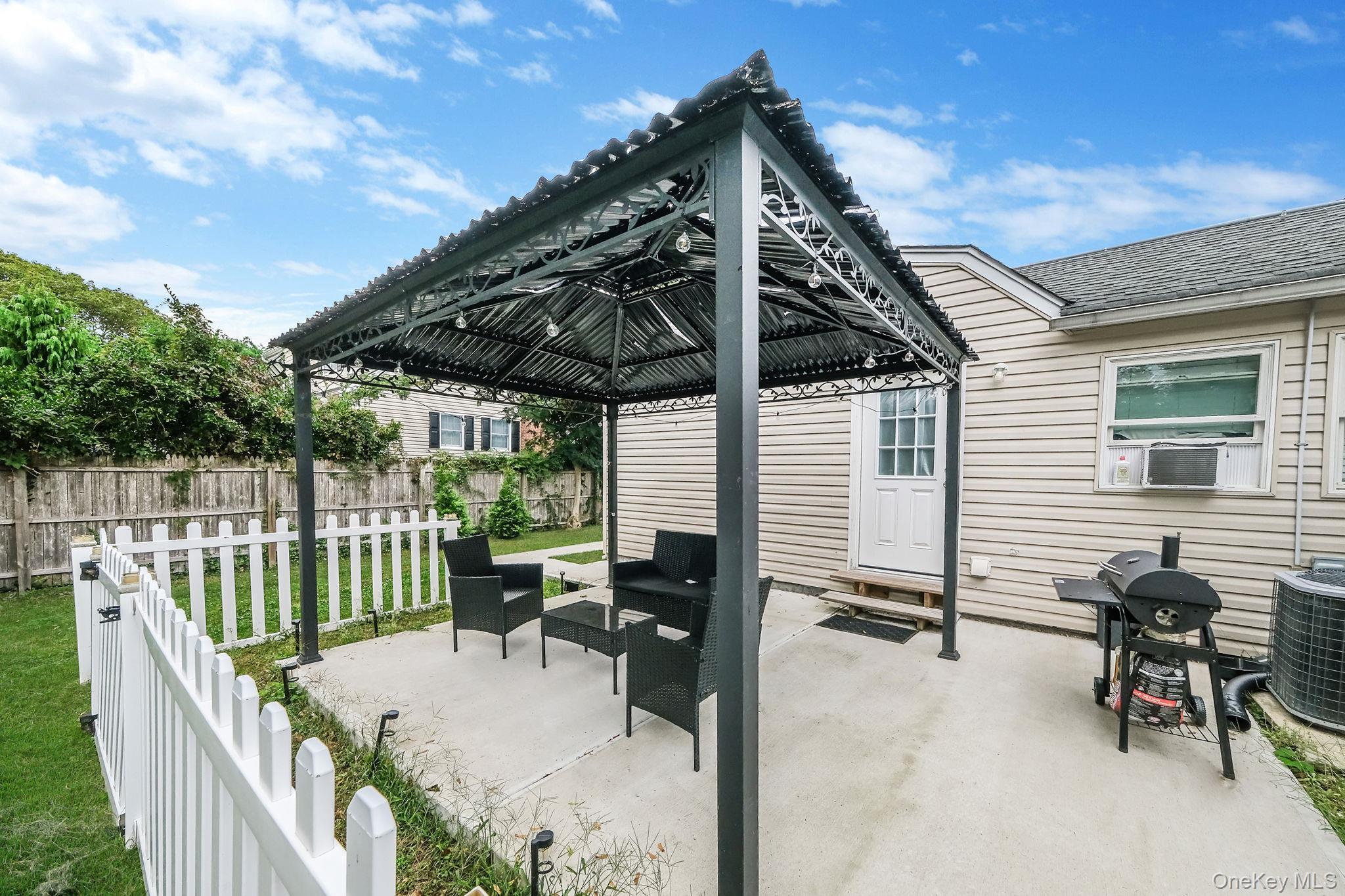 Single Family Bayside  Suffolk County, NY 11701, MLS-918945-43