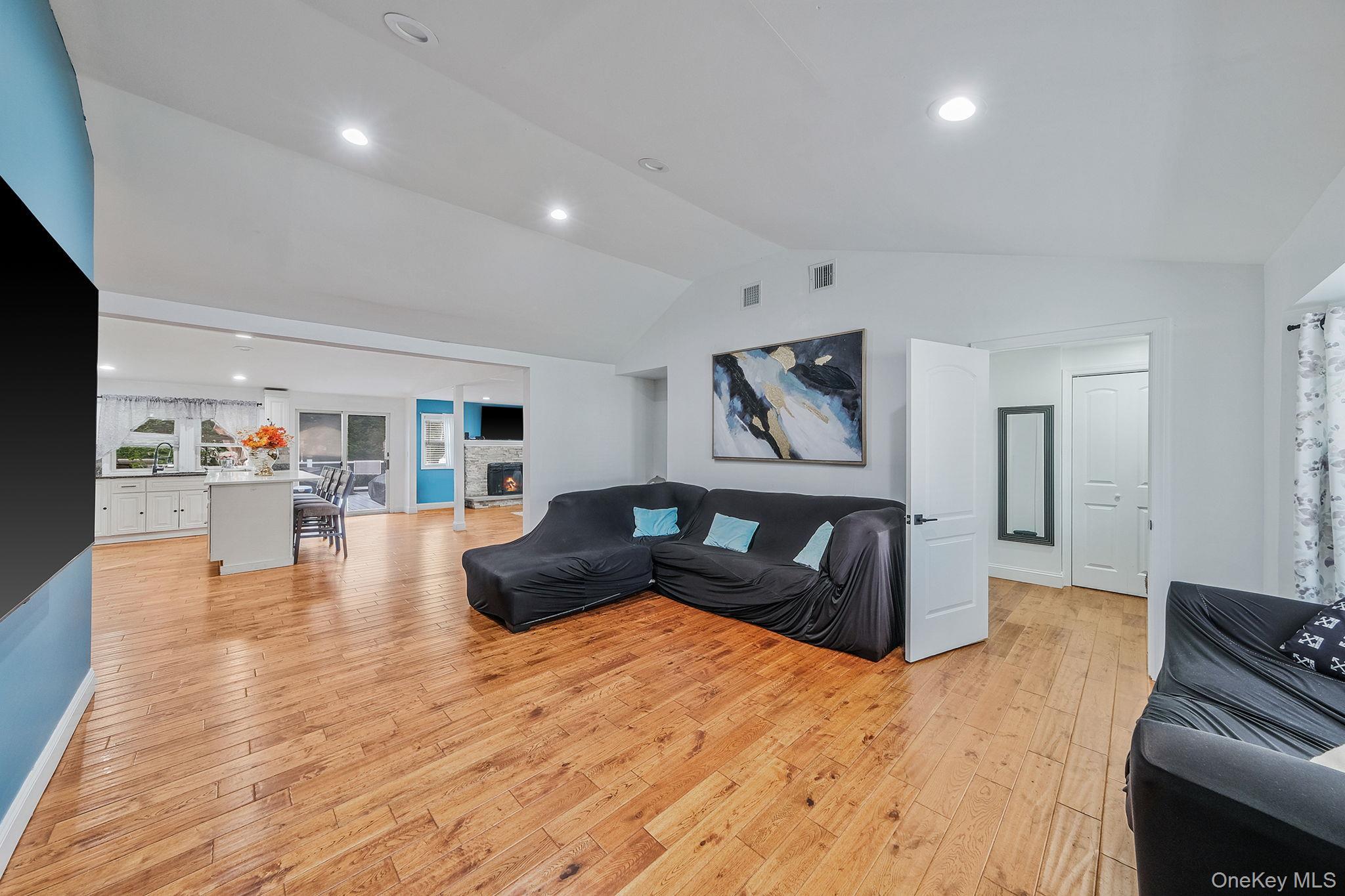 Single Family Bayside  Suffolk County, NY 11701, MLS-918945-7