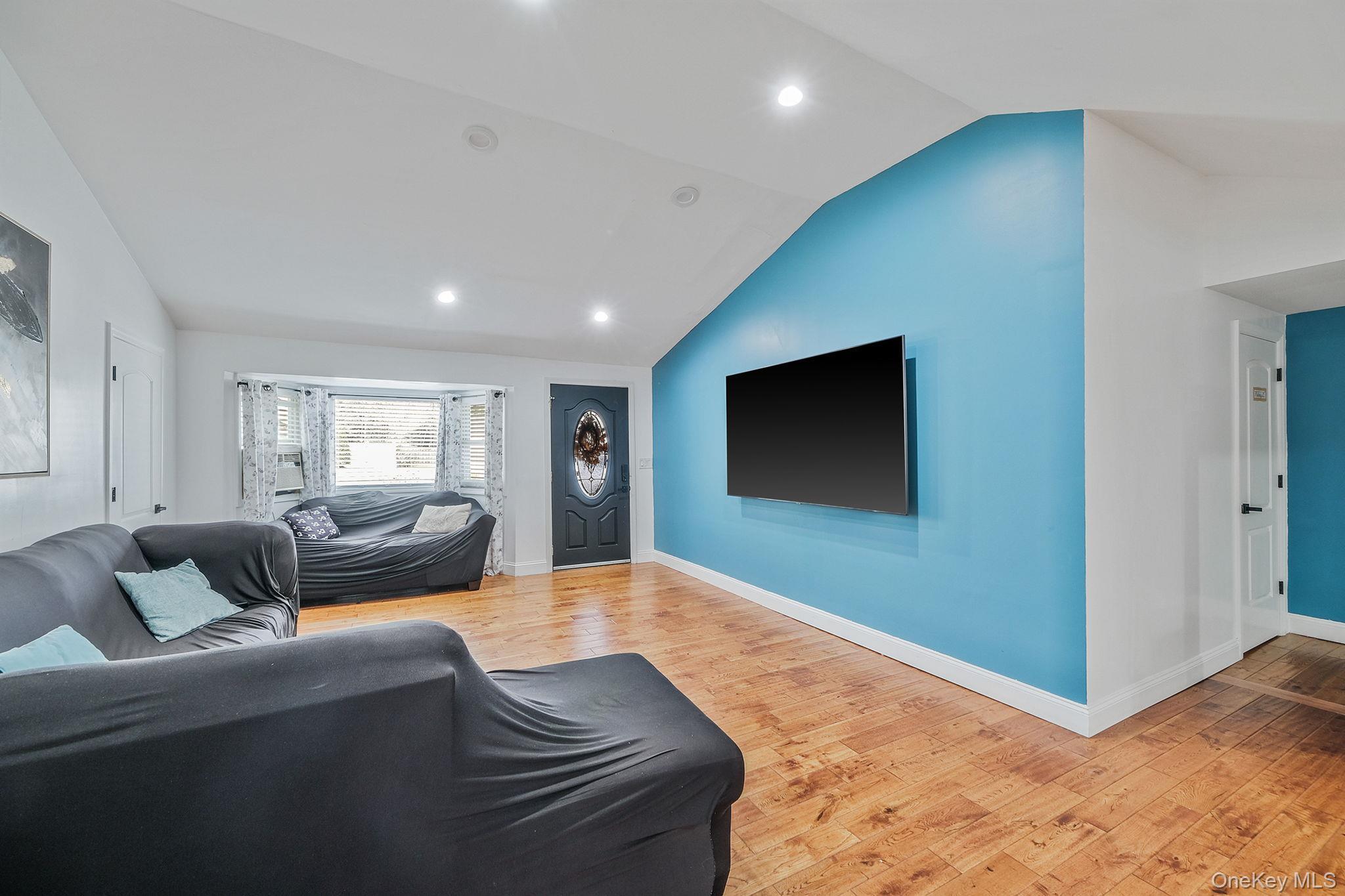 Single Family Bayside  Suffolk County, NY 11701, MLS-918945-8