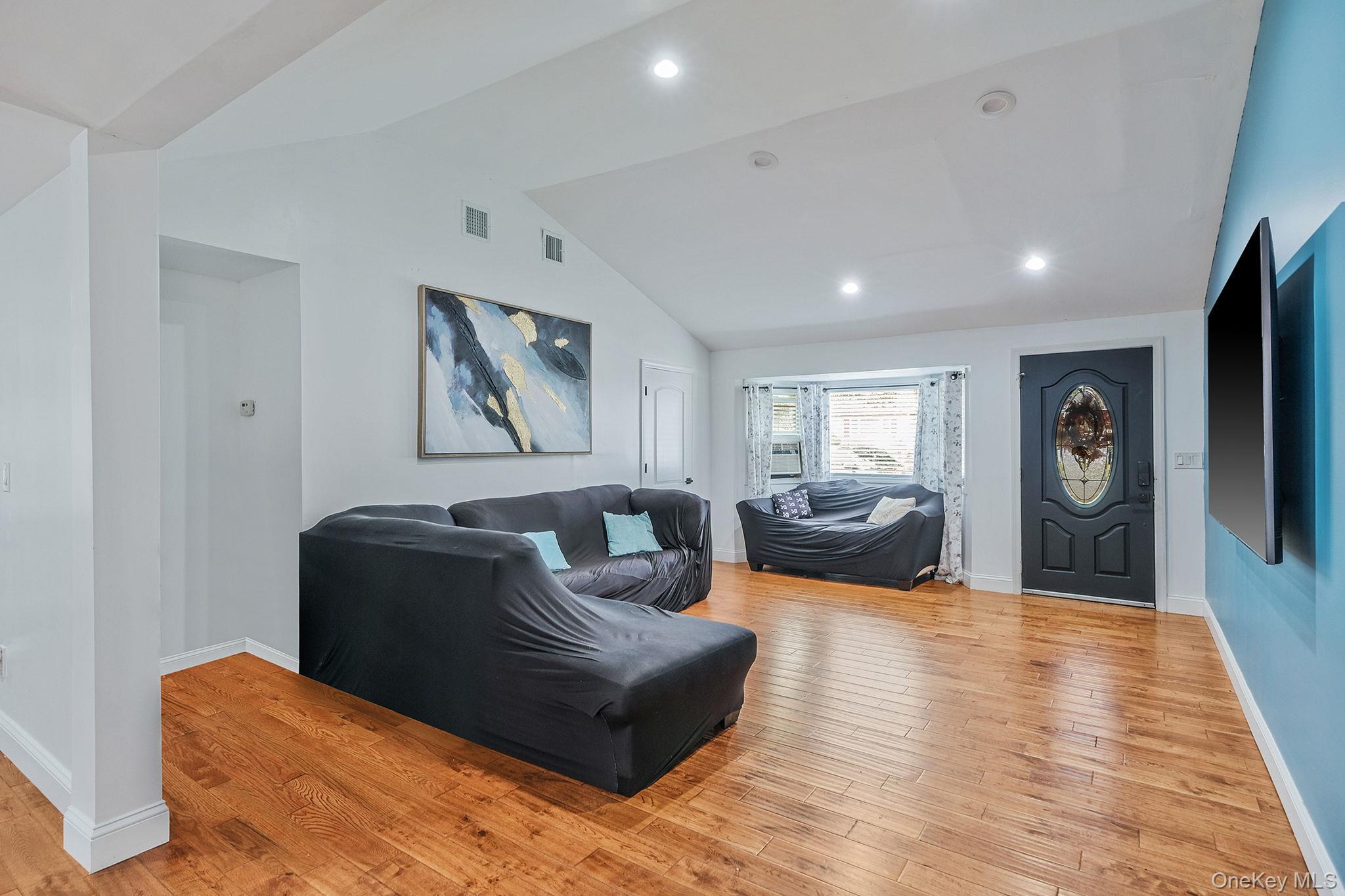 Single Family Bayside  Suffolk County, NY 11701, MLS-918945-9