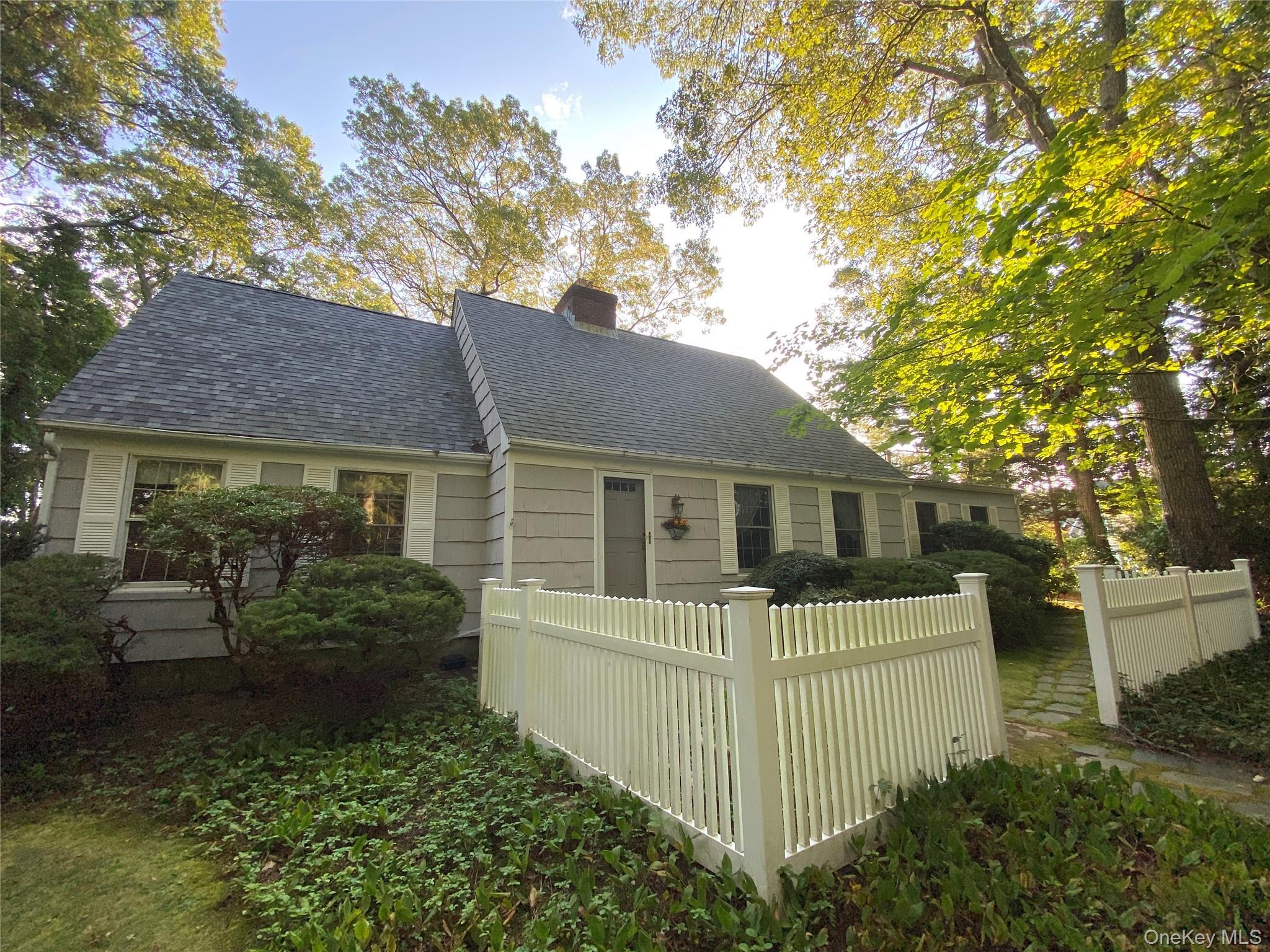 Single Family Laurelwood  Suffolk County, NY 11948, MLS-919006-2