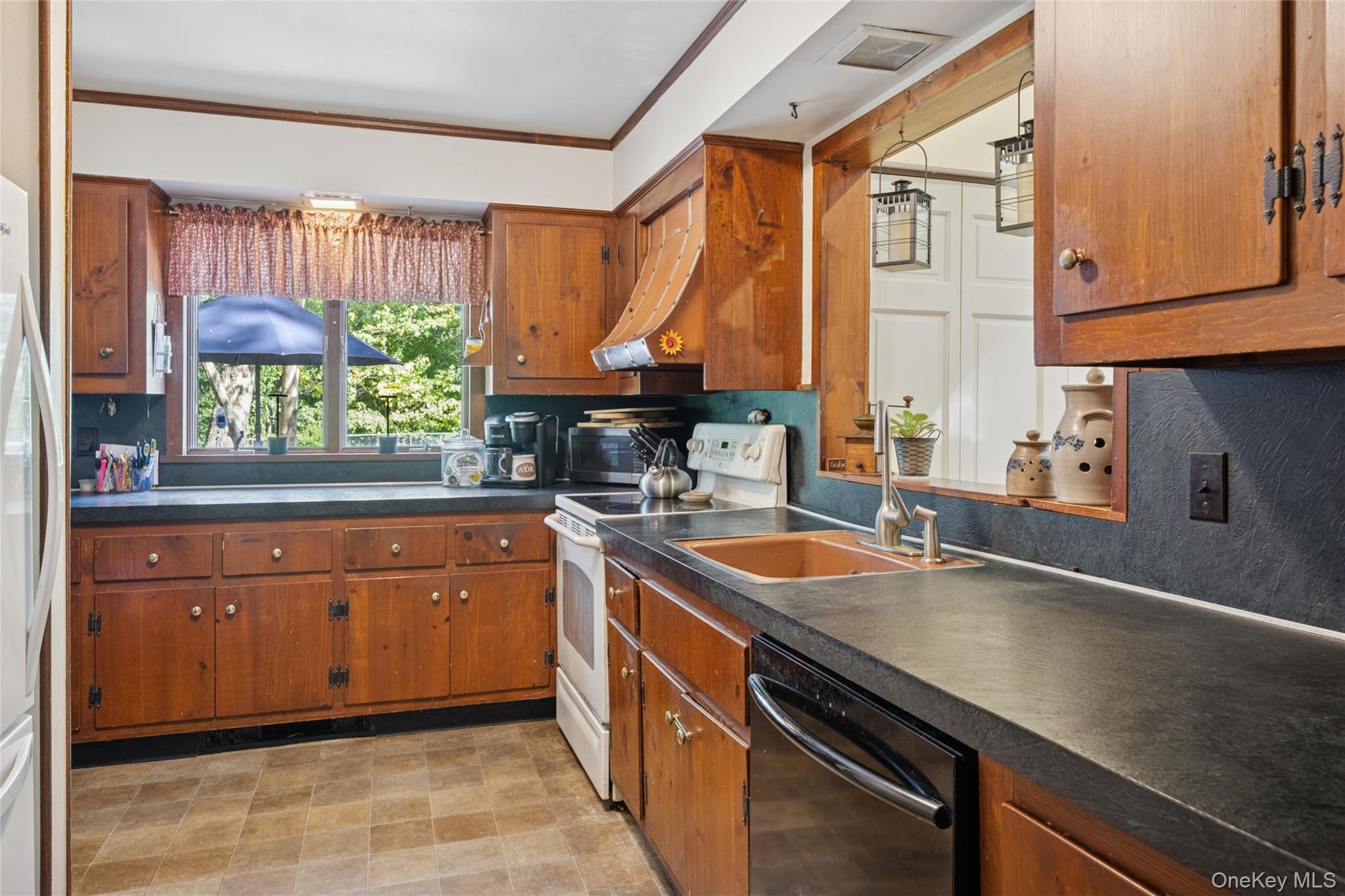 Single Family Laurelwood  Suffolk County, NY 11948, MLS-919006-21