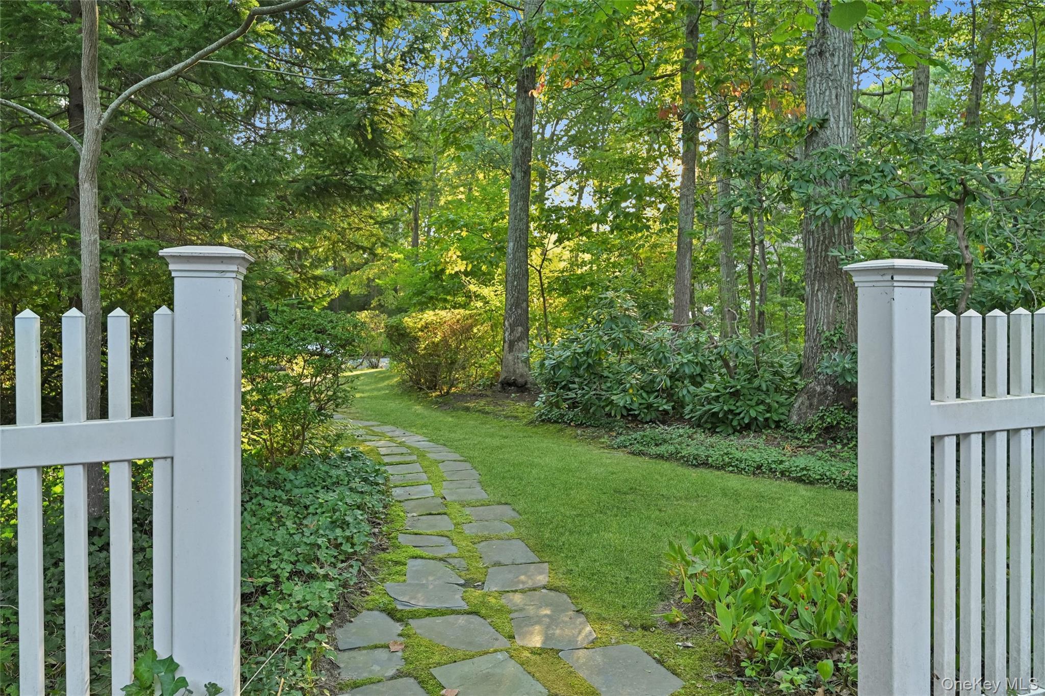 Single Family Laurelwood  Suffolk County, NY 11948, MLS-919006-4