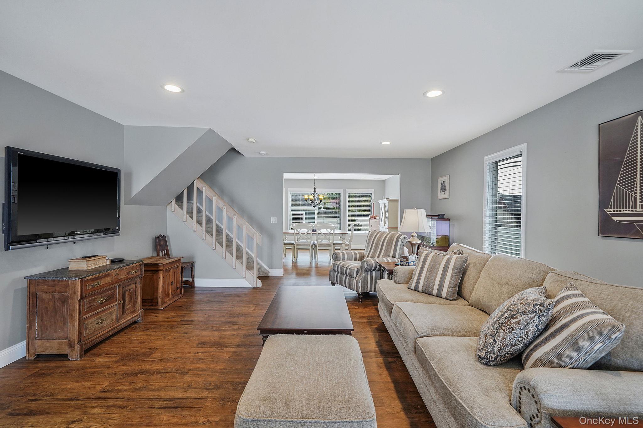 Single Family Grandview Suffolk County, NY 11967, MLS-919011-8