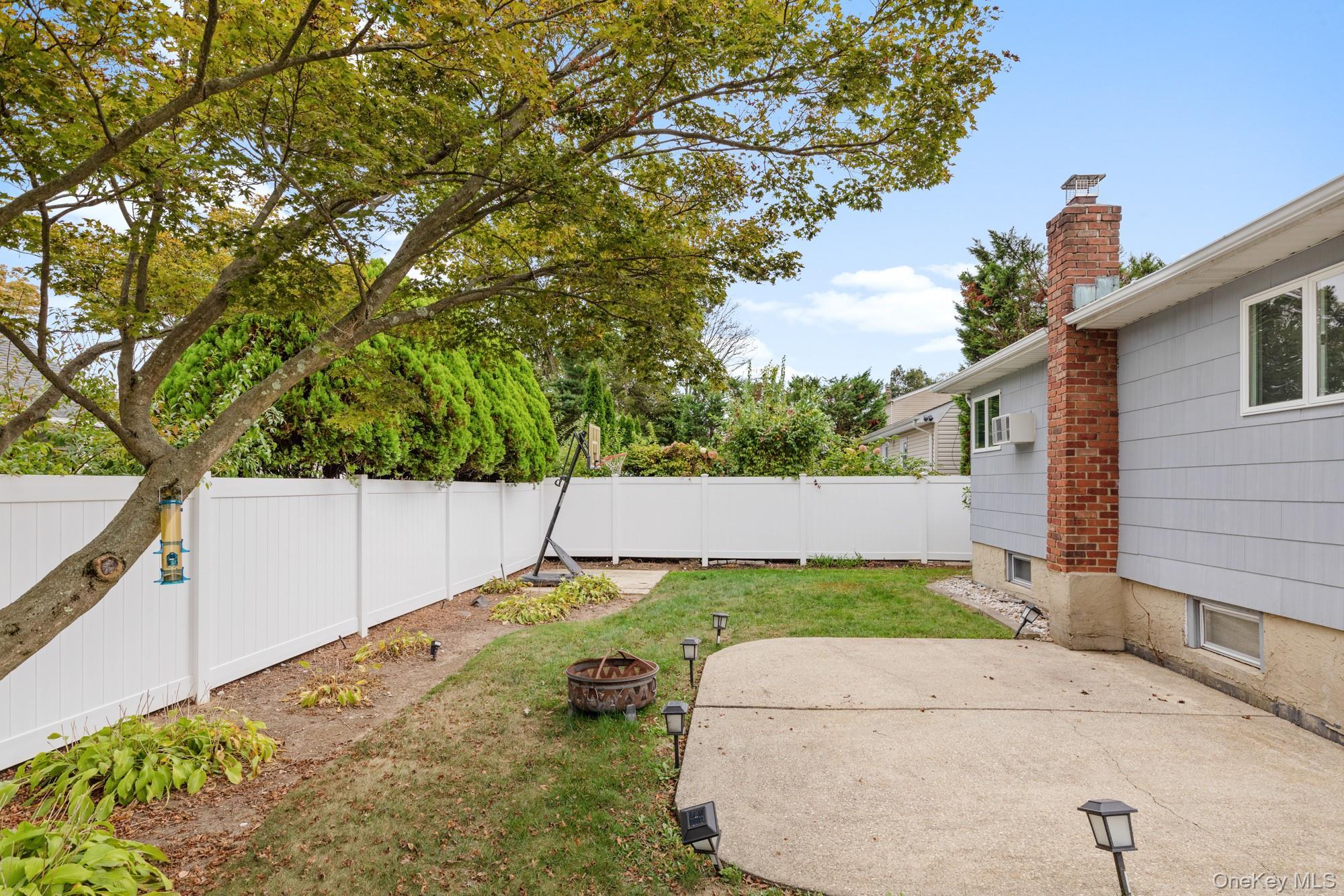 Single Family Wellington Suffolk County, NY 11729, MLS-919039-16