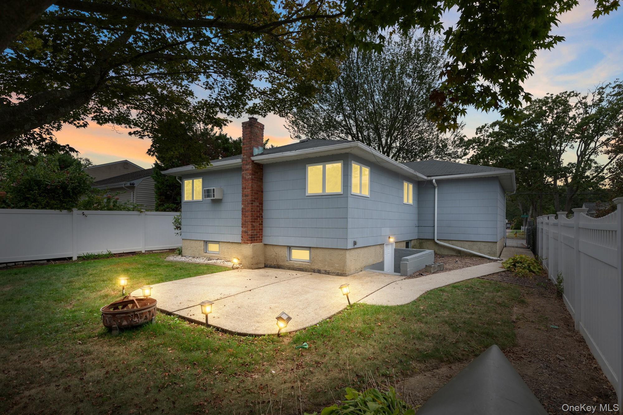 Single Family Wellington Suffolk County, NY 11729, MLS-919039-18