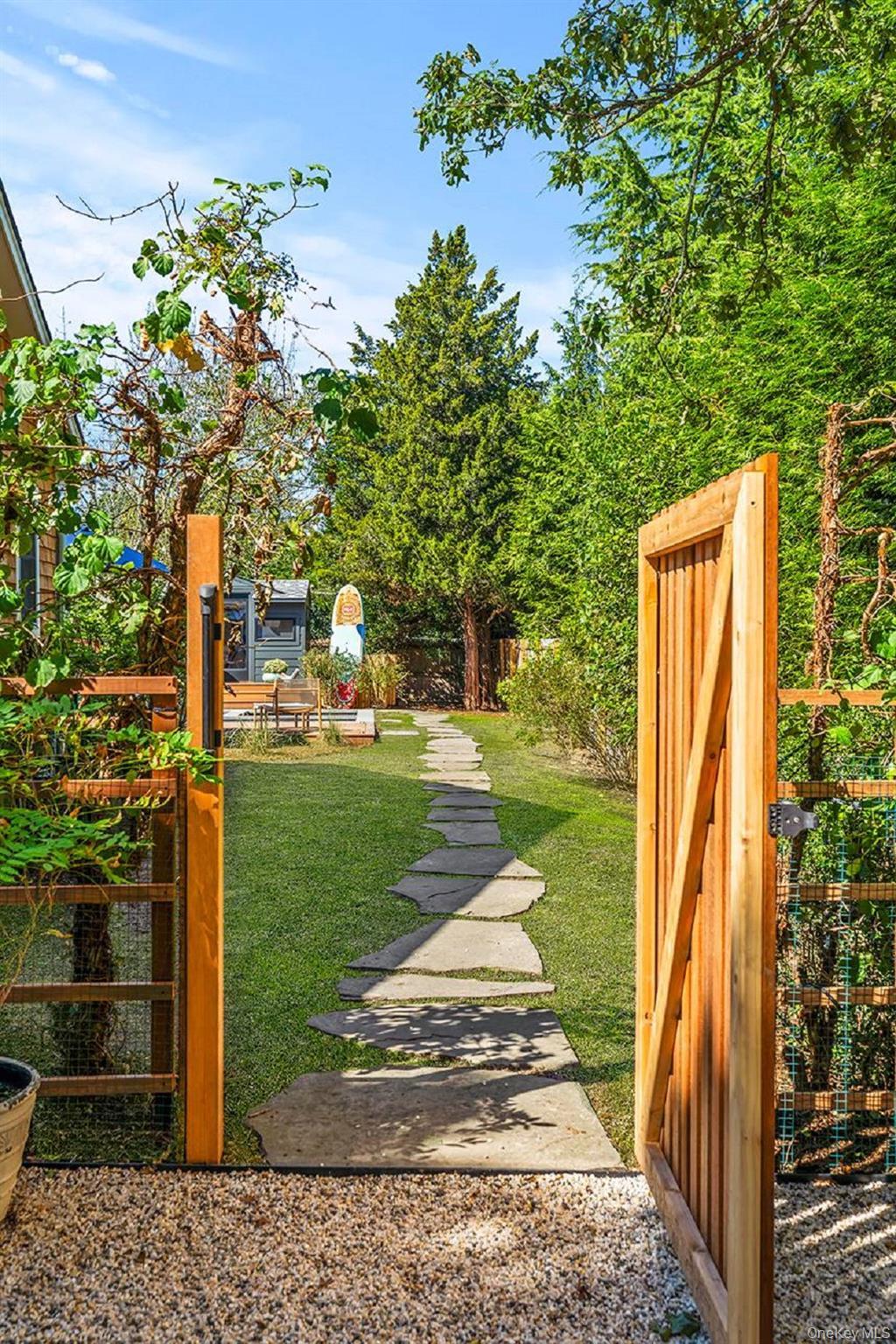 Single Family Sims Suffolk County, NY 11963, MLS-919059-11