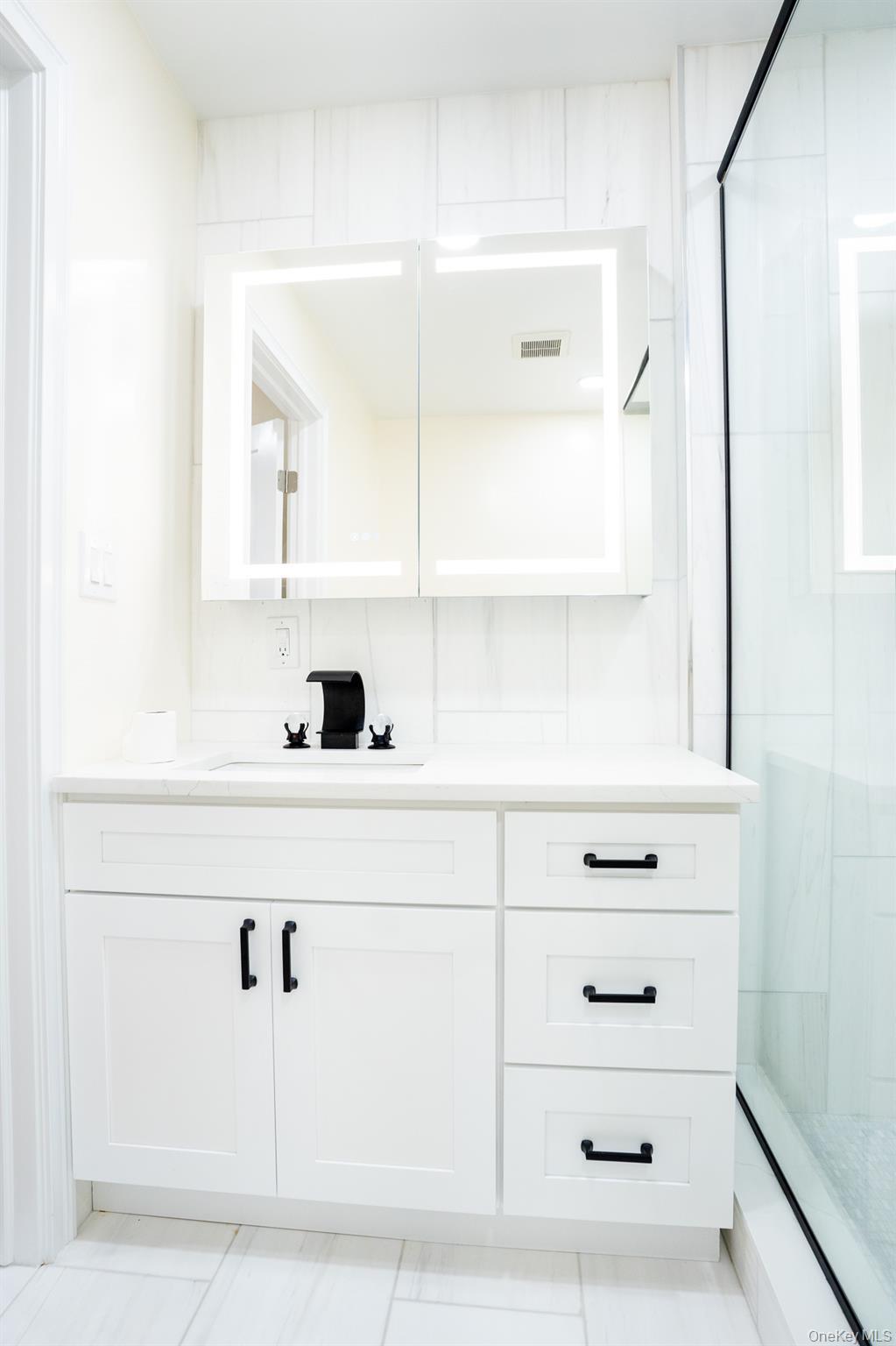 Single Family Broadway  Suffolk County, NY 11741, MLS-919163-21