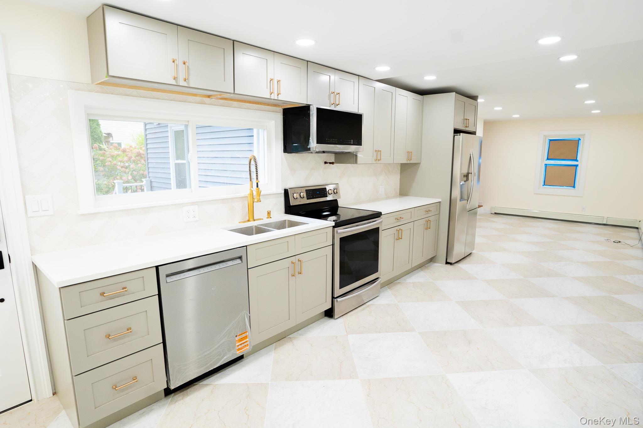 Single Family Broadway  Suffolk County, NY 11741, MLS-919163-7