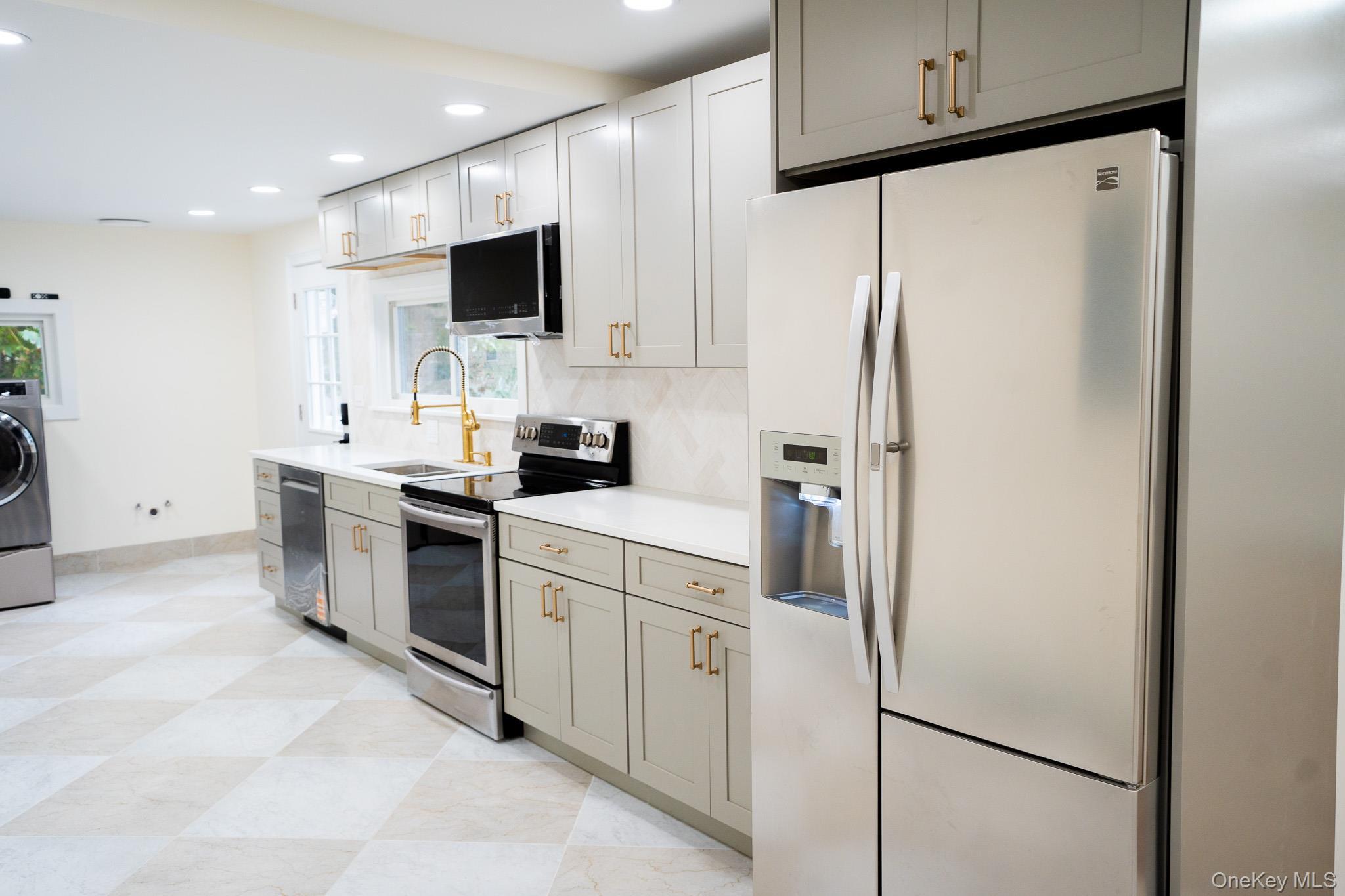 Single Family Broadway  Suffolk County, NY 11741, MLS-919163-8