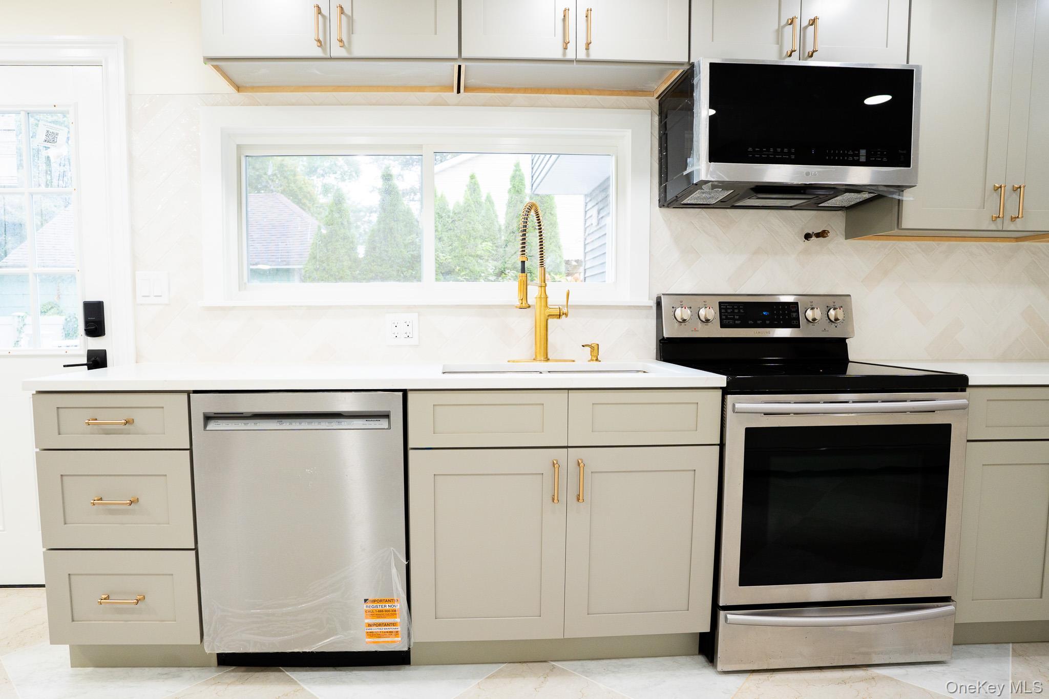 Single Family Broadway  Suffolk County, NY 11741, MLS-919163-9