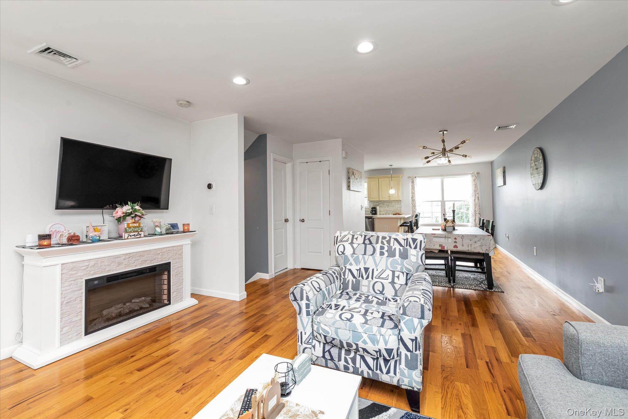 Single Family Franklin  Nassau County, NY 11550, MLS-919164-6