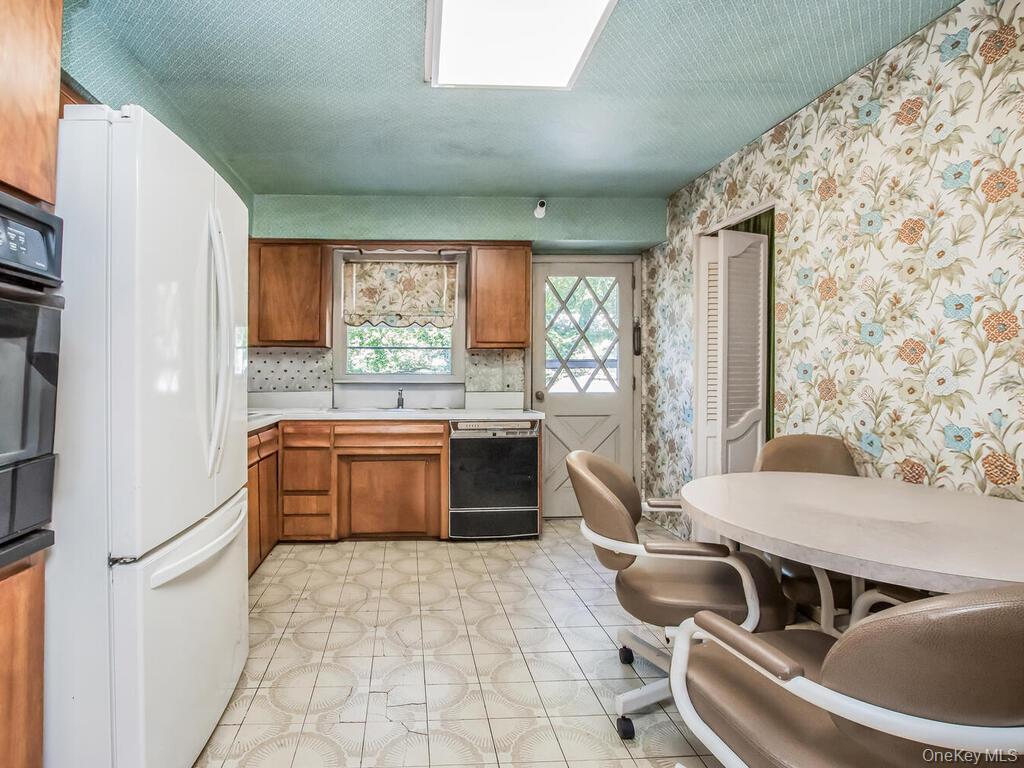 Single Family Crisfield  Westchester County, NY 10710, MLS-919186-12