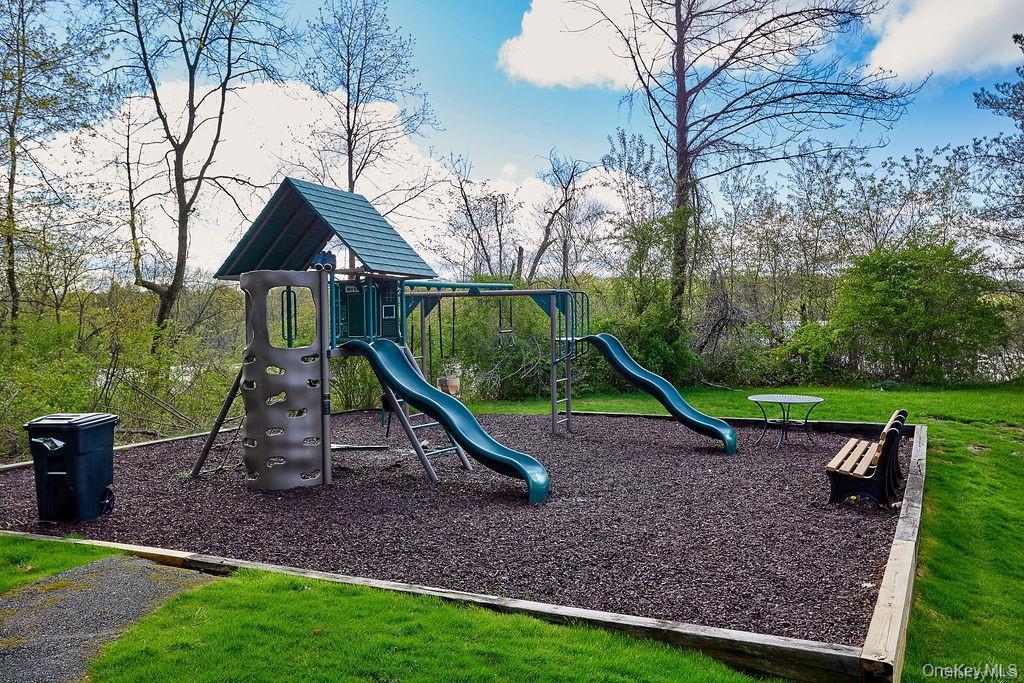 Single Family Williamsburg Putnam County, NY 10541, MLS-919243-23