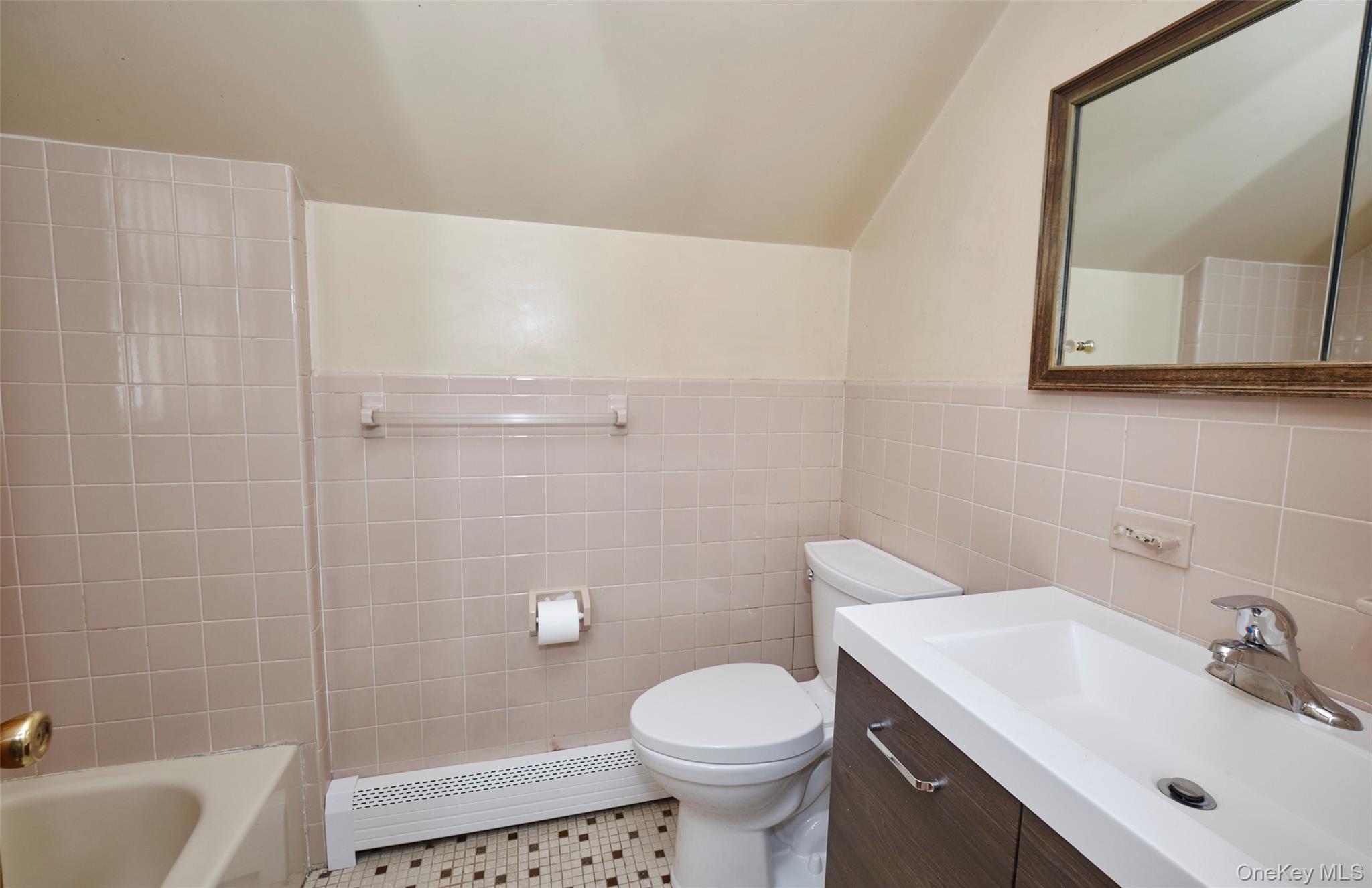 Single Family Covert  Nassau County, NY 11040, MLS-919270-22