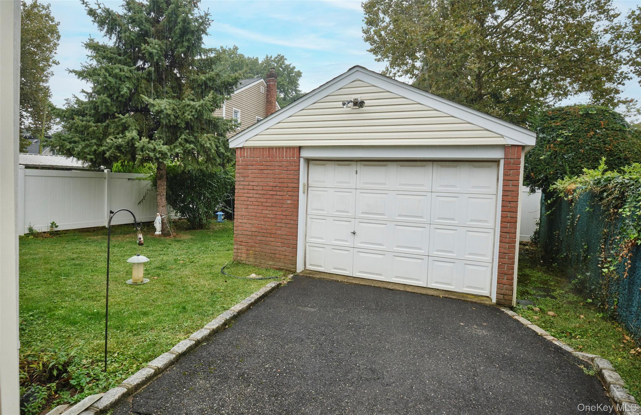 Single Family Covert  Nassau County, NY 11040, MLS-919270-25