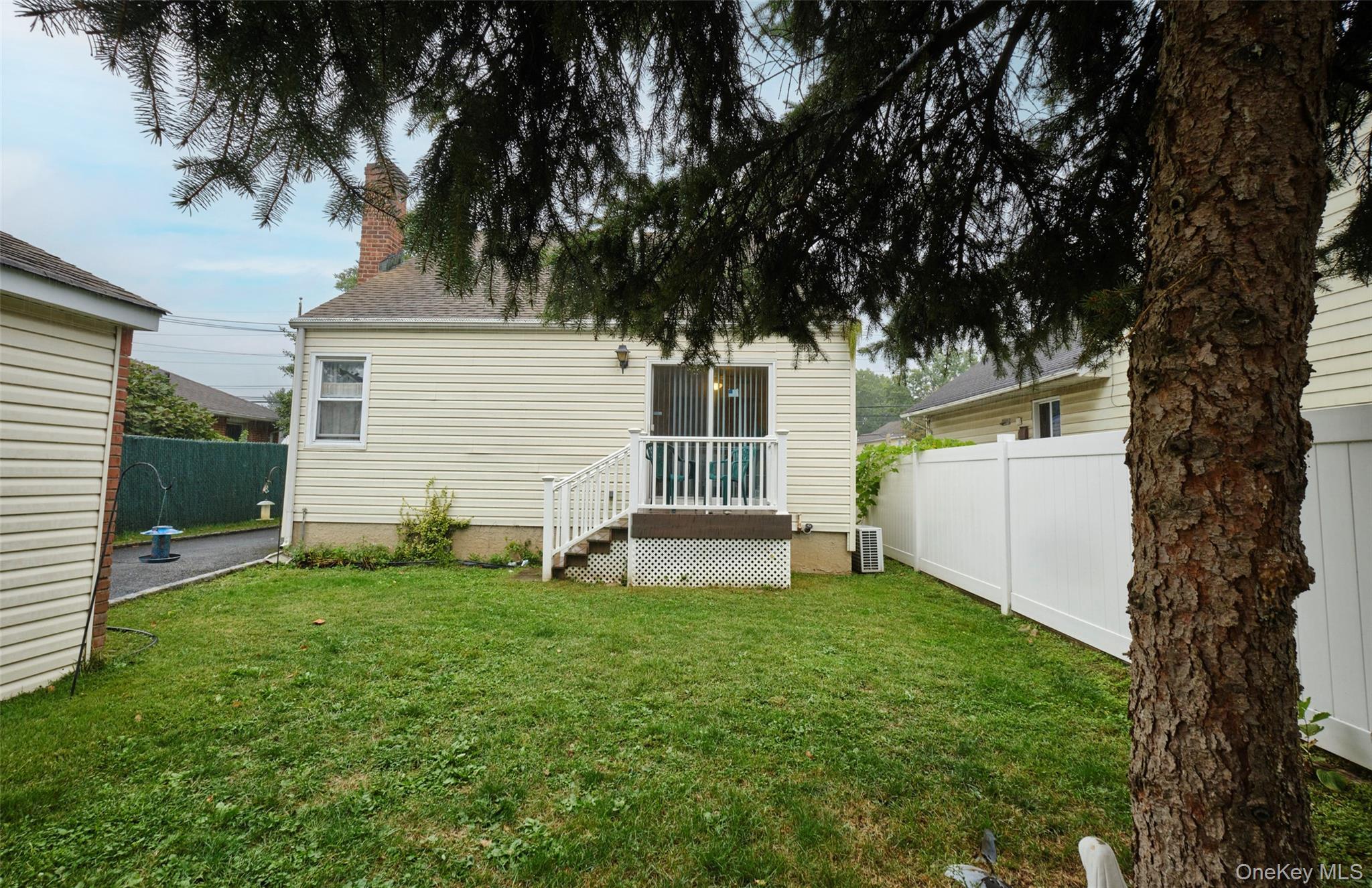 Single Family Covert  Nassau County, NY 11040, MLS-919270-27