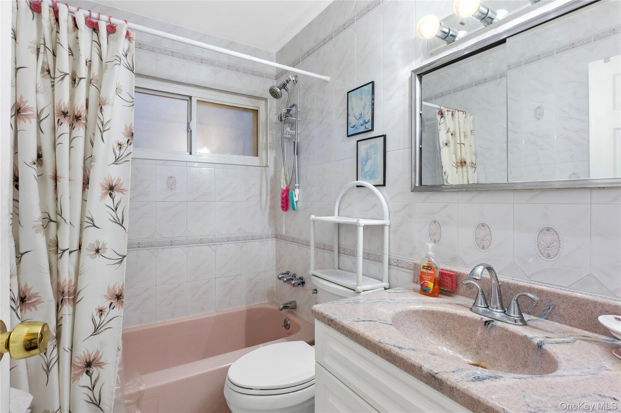 Single Family Carnegie Nassau County, NY 11003, MLS-919298-15