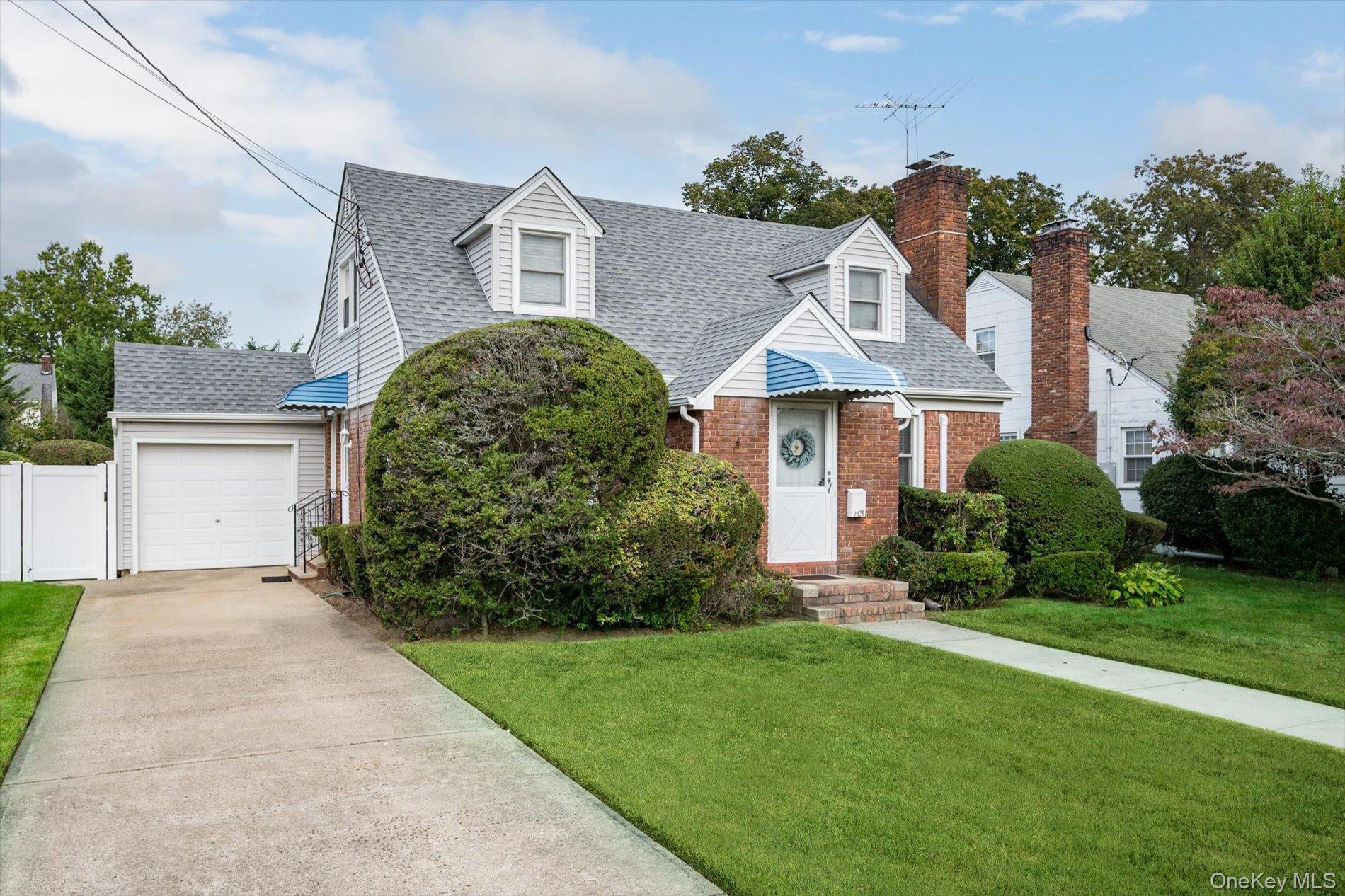 Single Family Court  Nassau County, NY 11572, MLS-919319-2