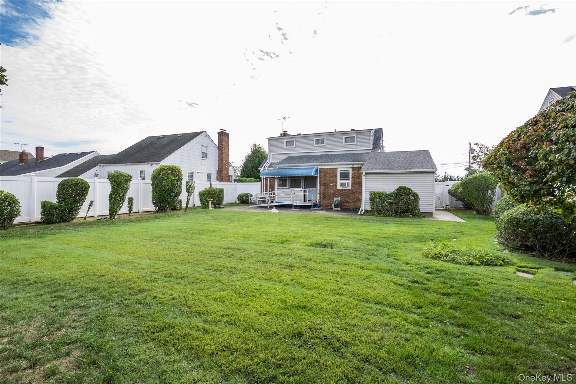 Single Family Court  Nassau County, NY 11572, MLS-919319-20