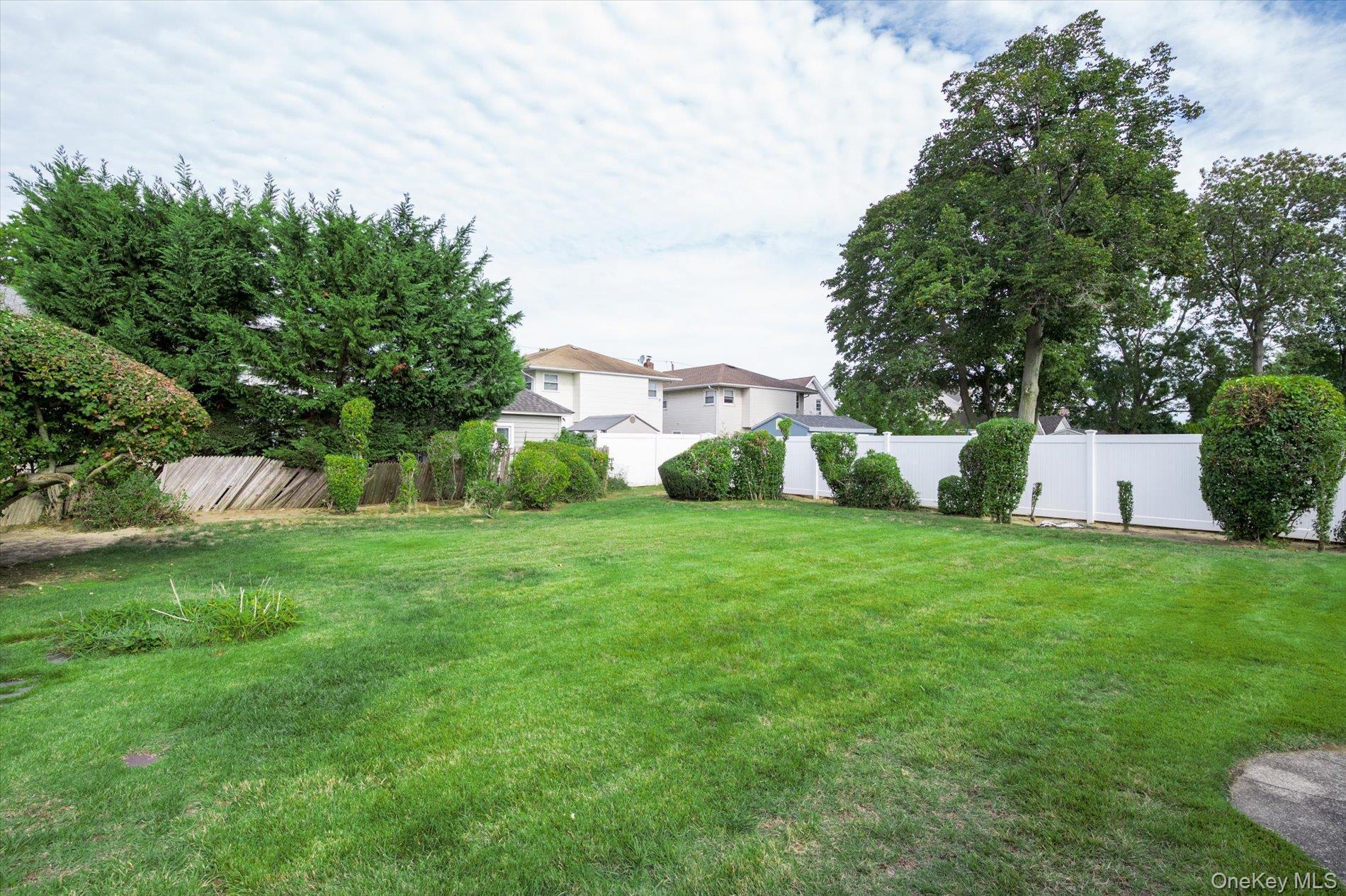 Single Family Court  Nassau County, NY 11572, MLS-919319-22