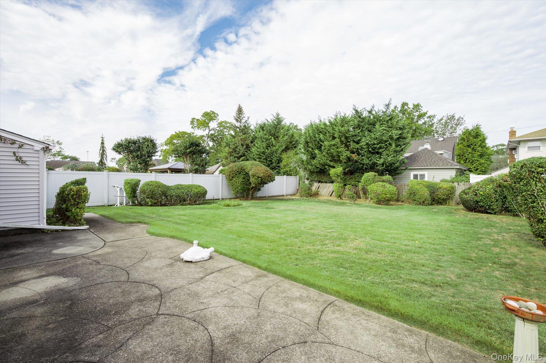 Single Family Court  Nassau County, NY 11572, MLS-919319-23