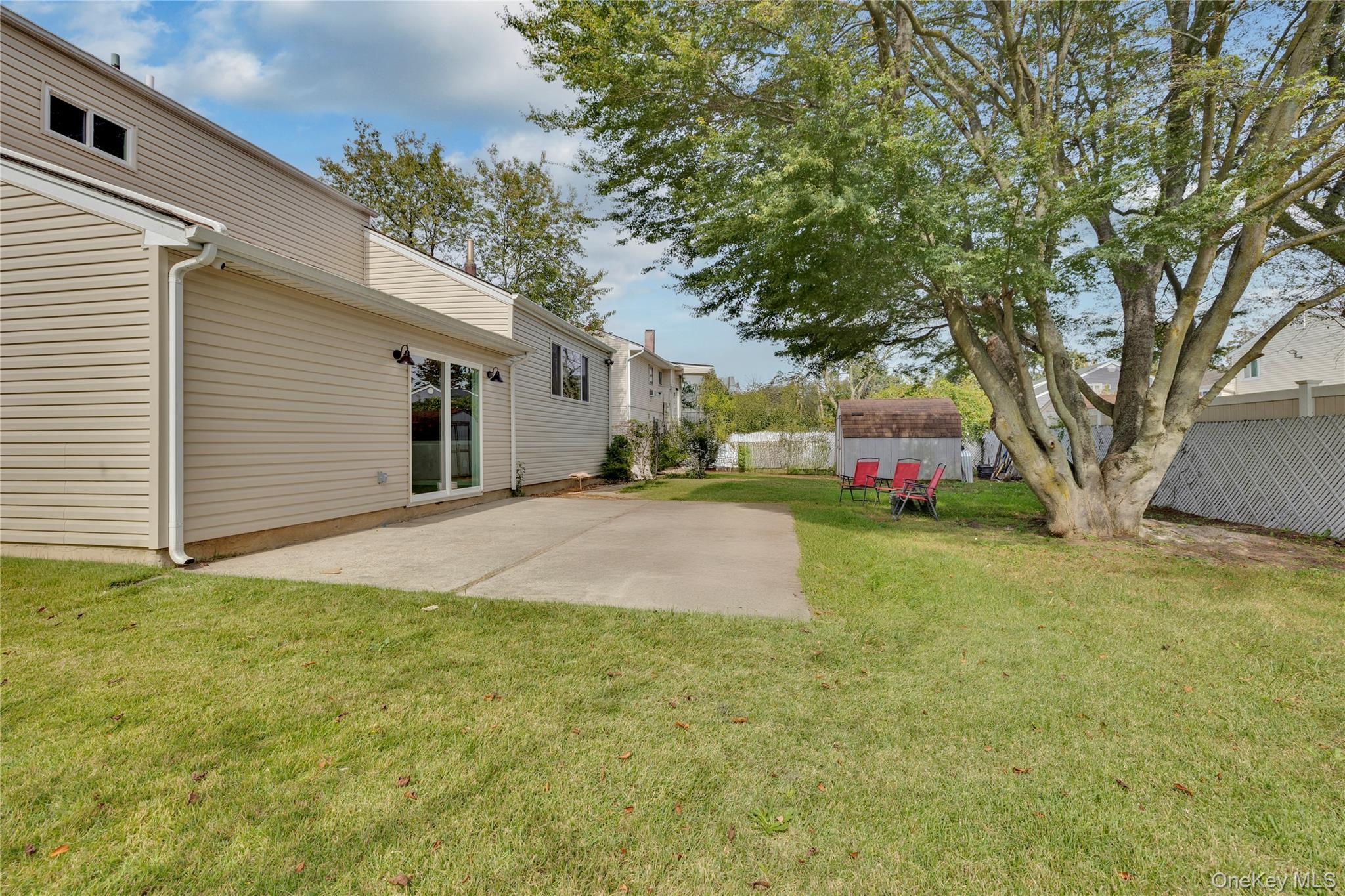 Single Family Tree  Suffolk County, NY 11722, MLS-919371-27