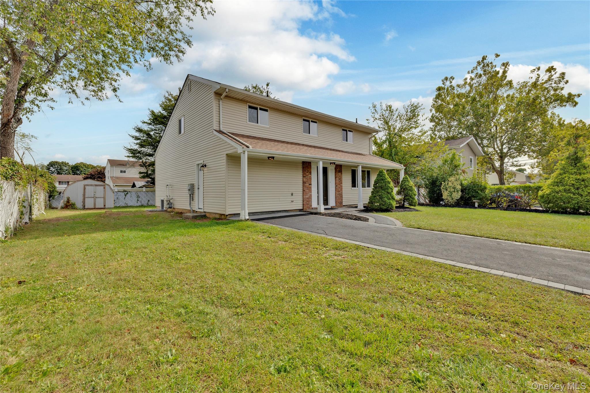Single Family Tree  Suffolk County, NY 11722, MLS-919371-29