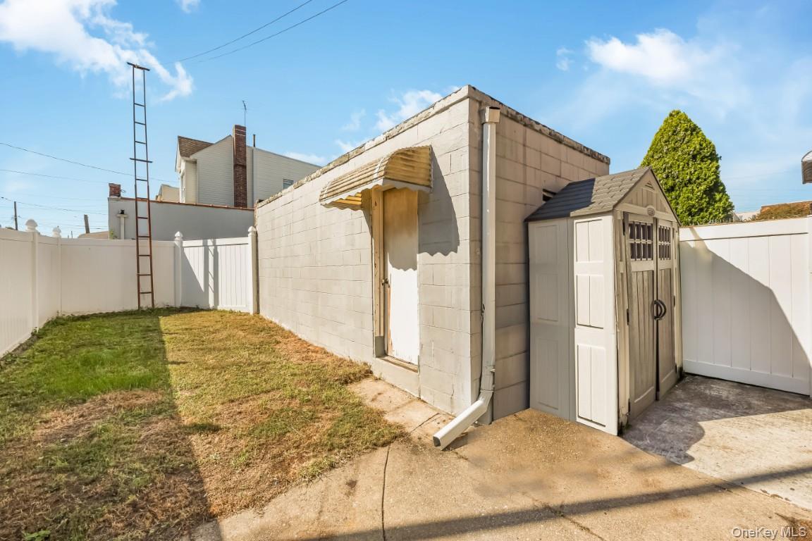 Single Family 78th Queens, NY 11379, MLS-919373-28