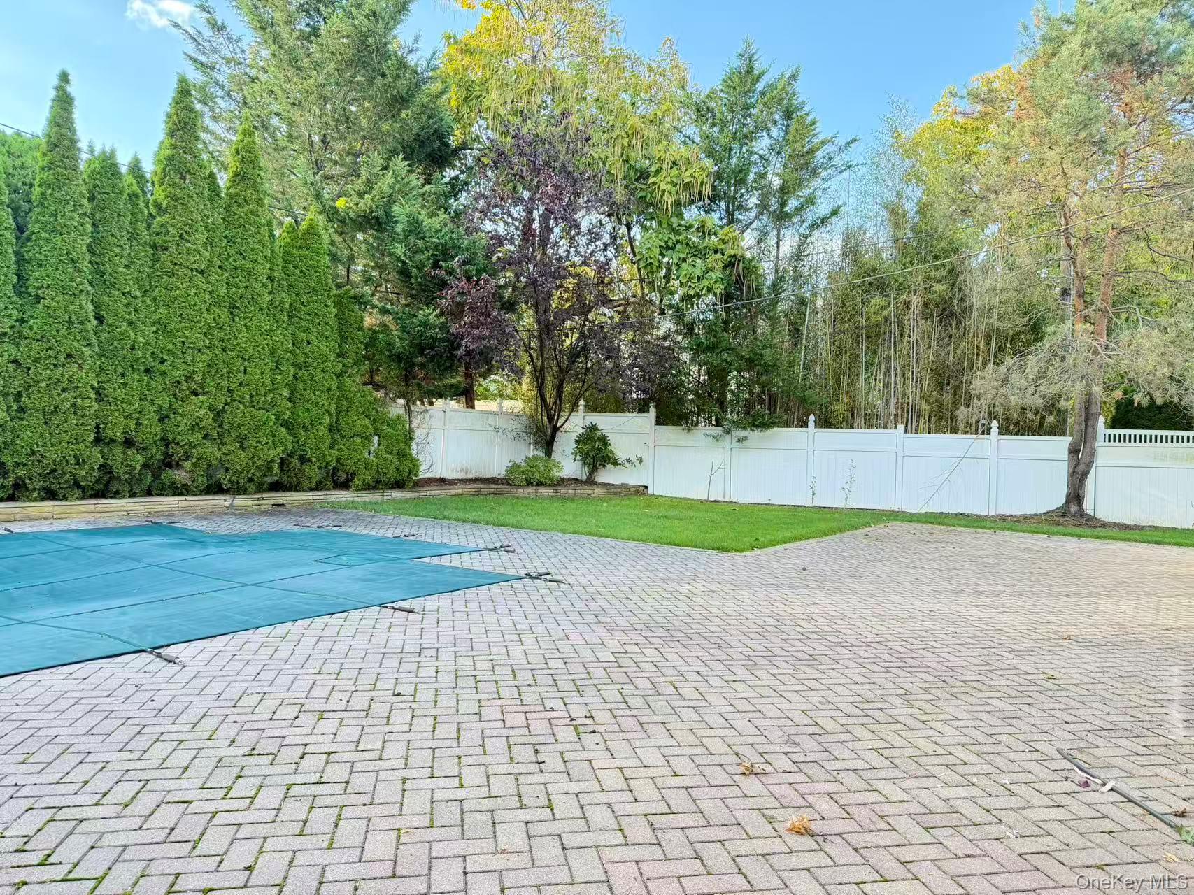 Single Family Livingston Nassau County, NY 11753, MLS-919394-18