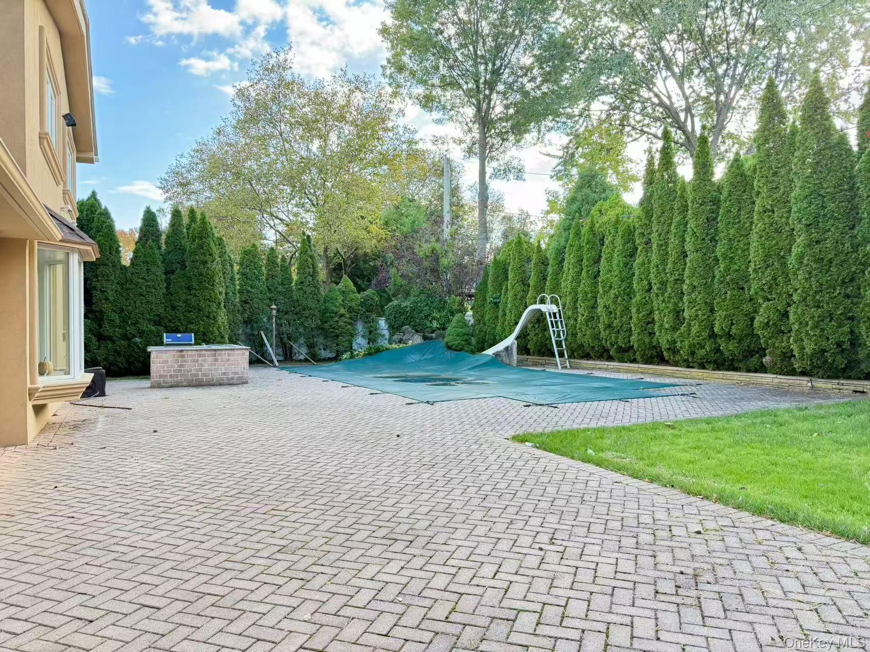 Single Family Livingston Nassau County, NY 11753, MLS-919394-19