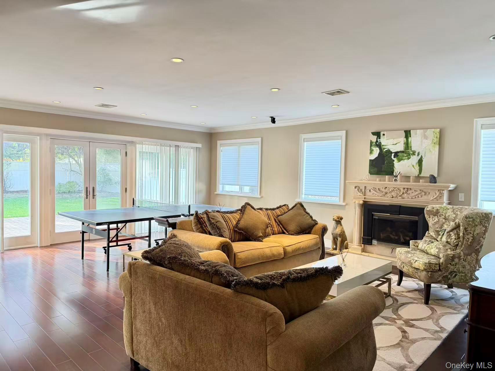 Single Family Livingston Nassau County, NY 11753, MLS-919394-24