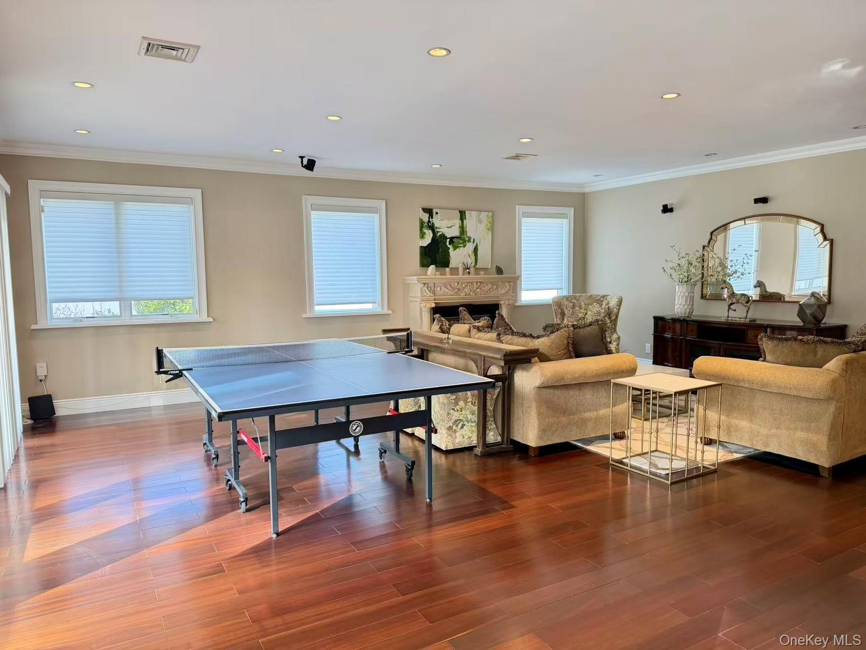 Single Family Livingston Nassau County, NY 11753, MLS-919394-4