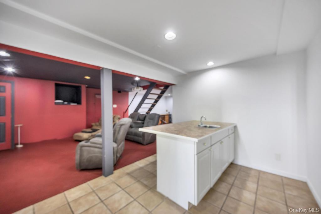 Single Family Oak  Suffolk County, NY 11720, MLS-919425-32