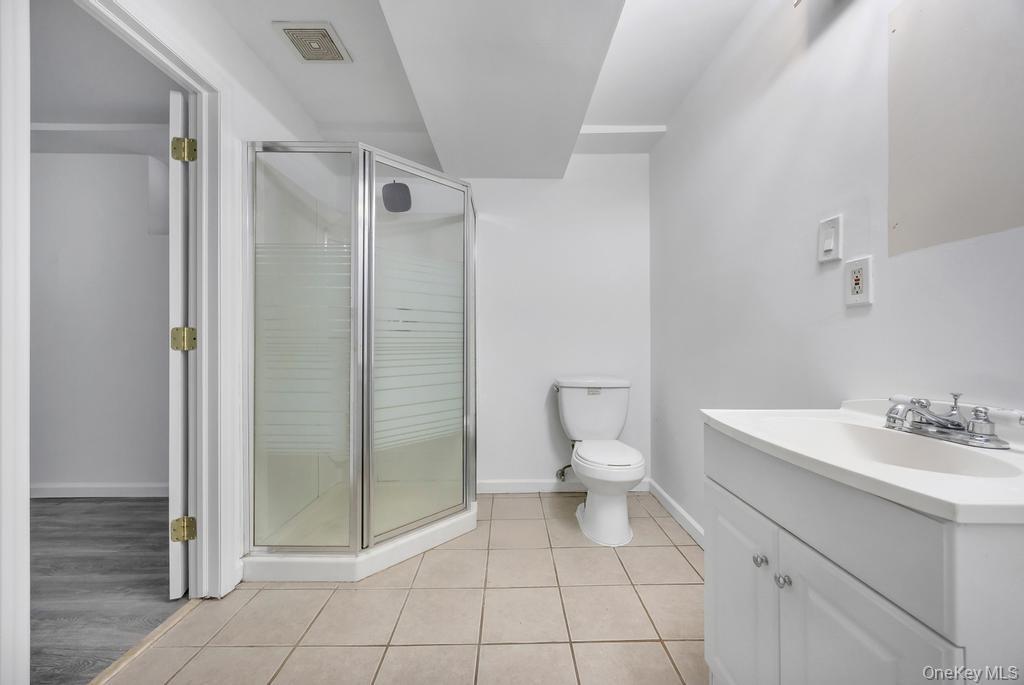 Single Family Oak  Suffolk County, NY 11720, MLS-919425-33